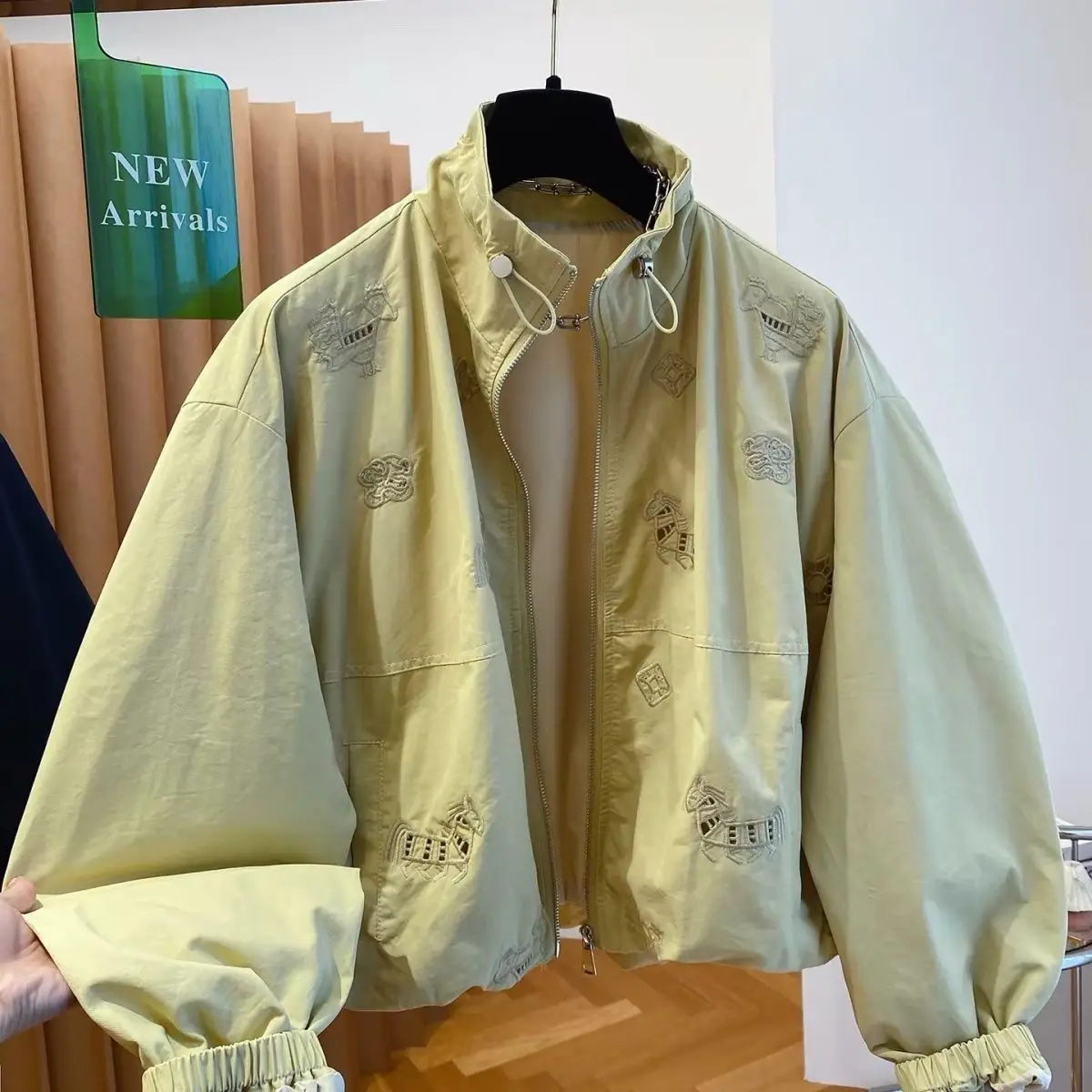 New casual high-end yellow stand-up neck zipper jacket women's short 2026 spring loose versatile jacket top
New casual high-end yellow stand-up neck zipper jacket women's short 2026 spring loose versatile jacket top