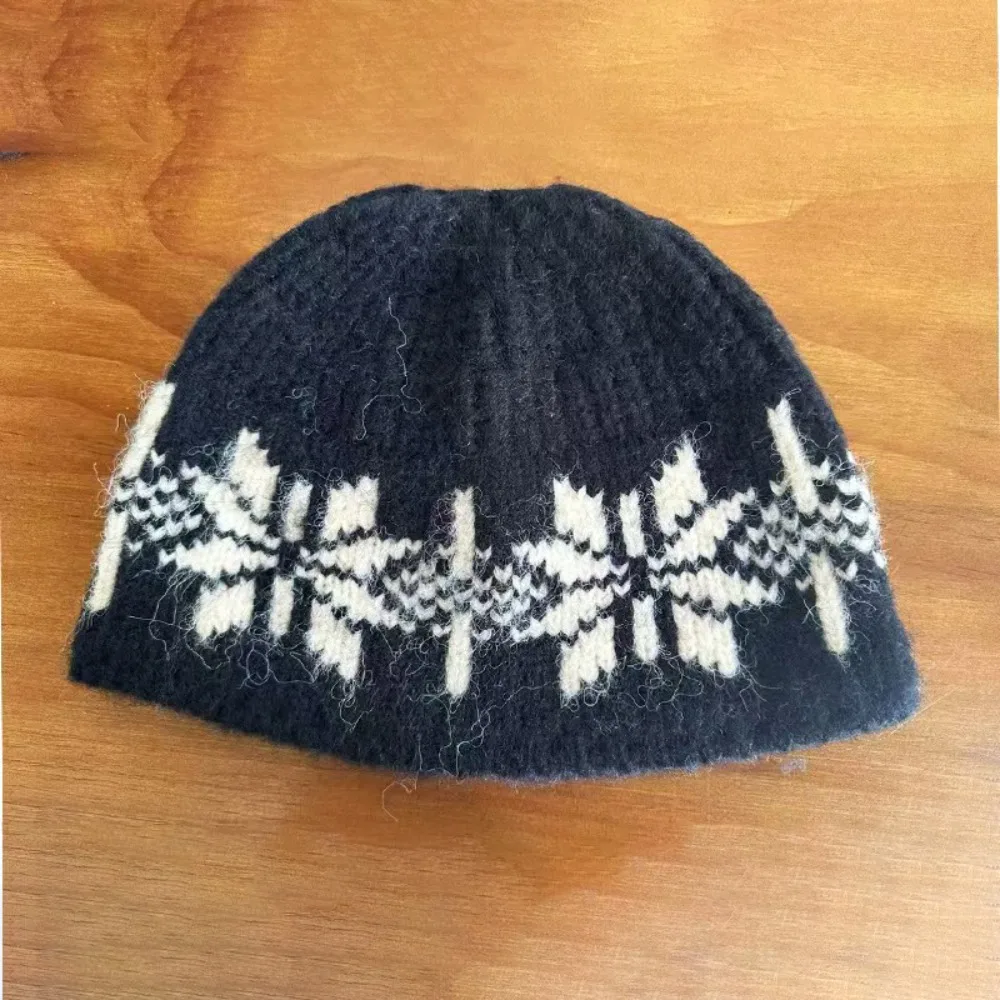 Теплая жаккардовая вязаная шапка в стиле ретро с принтом, винтажные шапочки со снежинками, милая вязаная шапка с корейским принтом на открытом воздухе
Теплая жаккардовая вязаная шапка в стиле ретро с принтом, винтажные шапочки со снежинками, милая вязаная шапка с корейским принтом на открытом воздухе