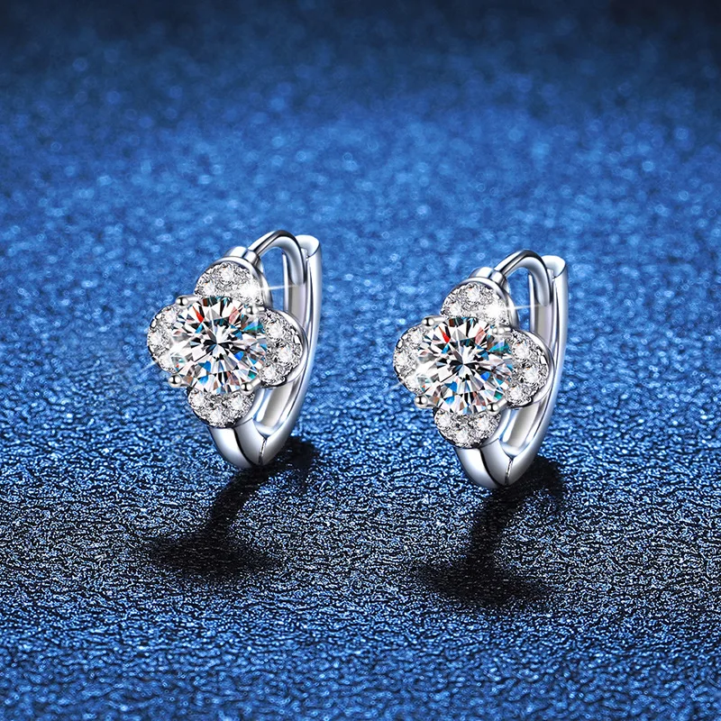 D Color Moissanite Clover Earrings One Carat Four Leaf Clover Moissanite Earrings Platinum PT950 Mark
D Color Moissanite Clover Earrings One Carat Four Leaf Clover Moissanite Earrings Platinum PT950 Mark