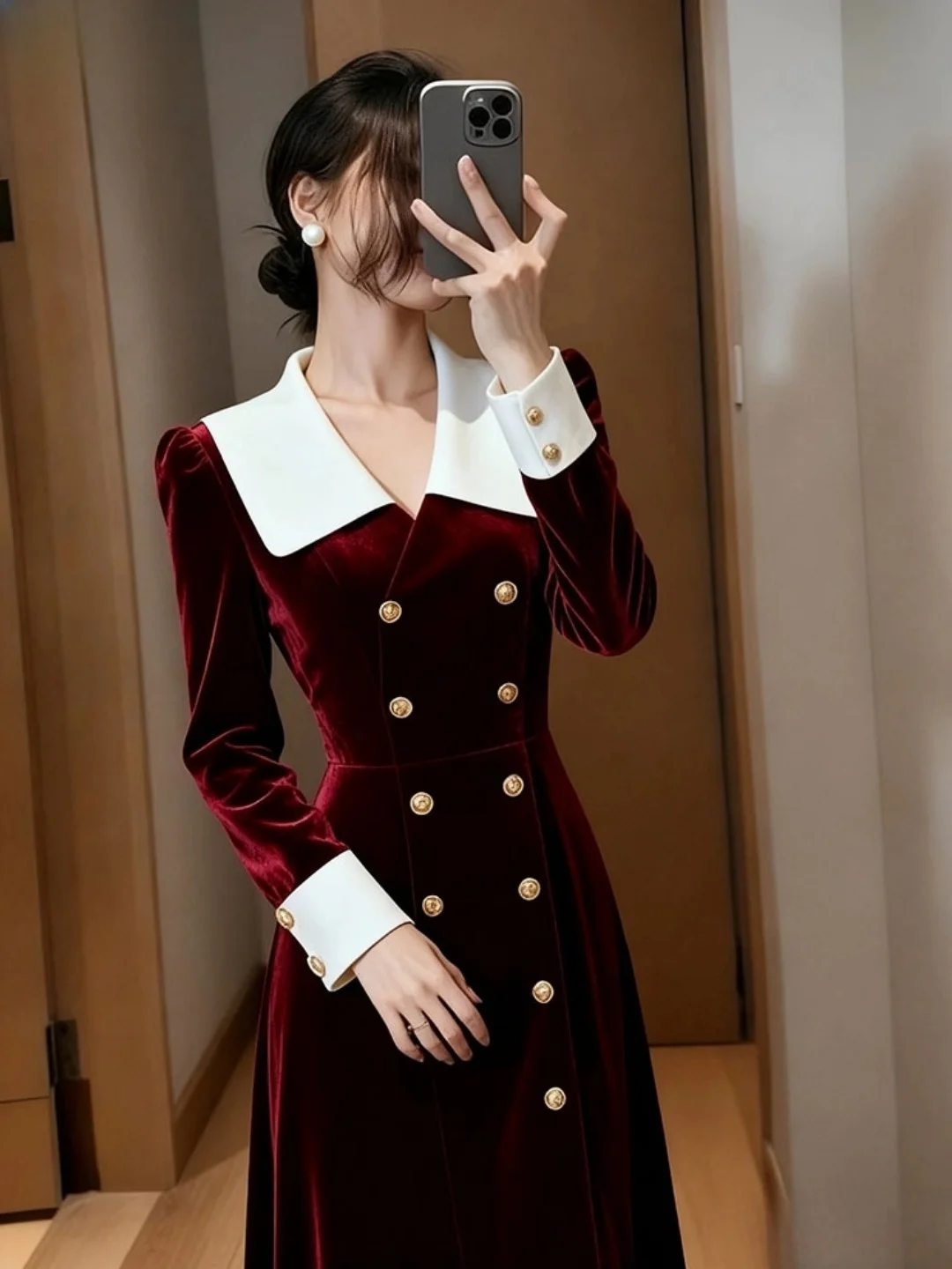Elegant Red Velvet Dress Women's Autumn High Waist Slimming French Style Long Sleeve Double Button Closure Premium Quality Dress
Elegant Red Velvet Dress Women's Autumn High Waist Slimming French Style Long Sleeve Double Button Closure Premium Quality Dress