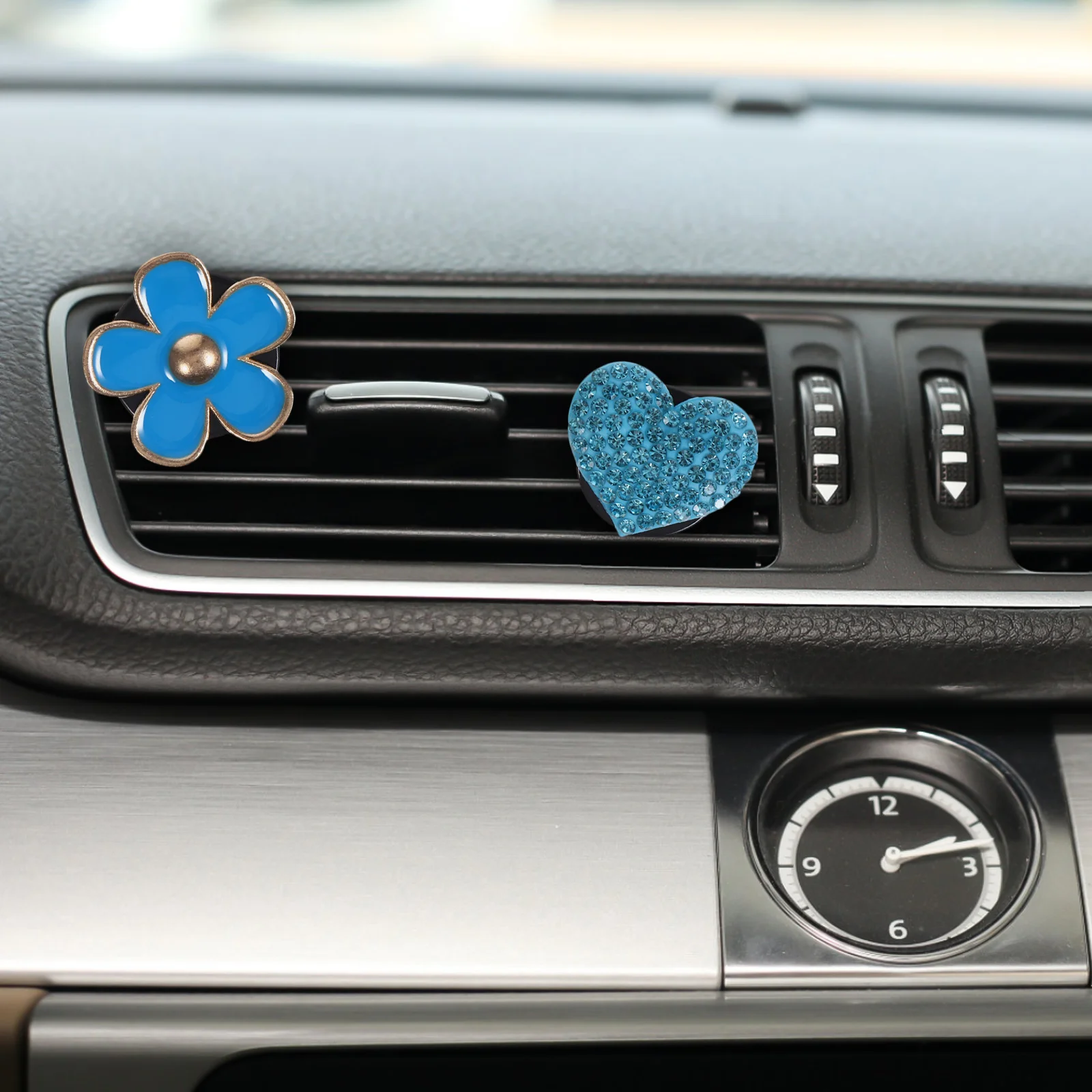 2pcs Heart Shaped Car Air Vent Clips White Zinc Alloy Rhinestone Universal Decor Accessories Dashboard Aroma Ornament Stylish 
2pcs Heart Shaped Car Air Vent Clips White Zinc Alloy Rhinestone Universal Decor Accessories Dashboard Aroma Ornament Stylish