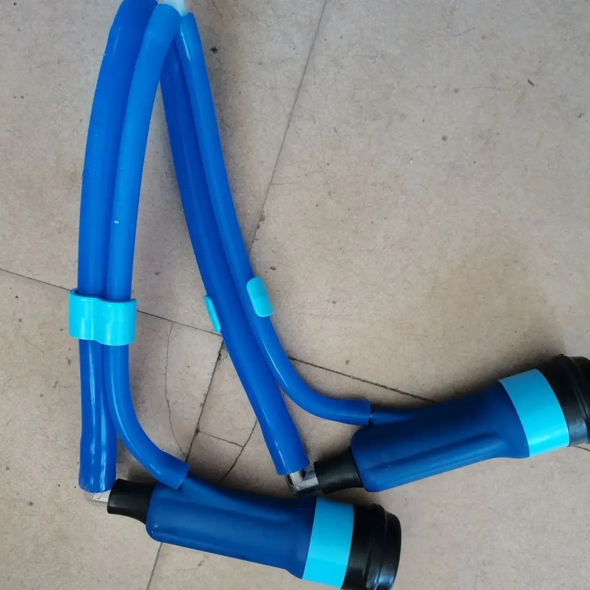 The use of a triangular cup set in a milk sheep milking machine has a better milking effect
The use of a triangular cup set in a milk sheep milking machine has a better milking effect