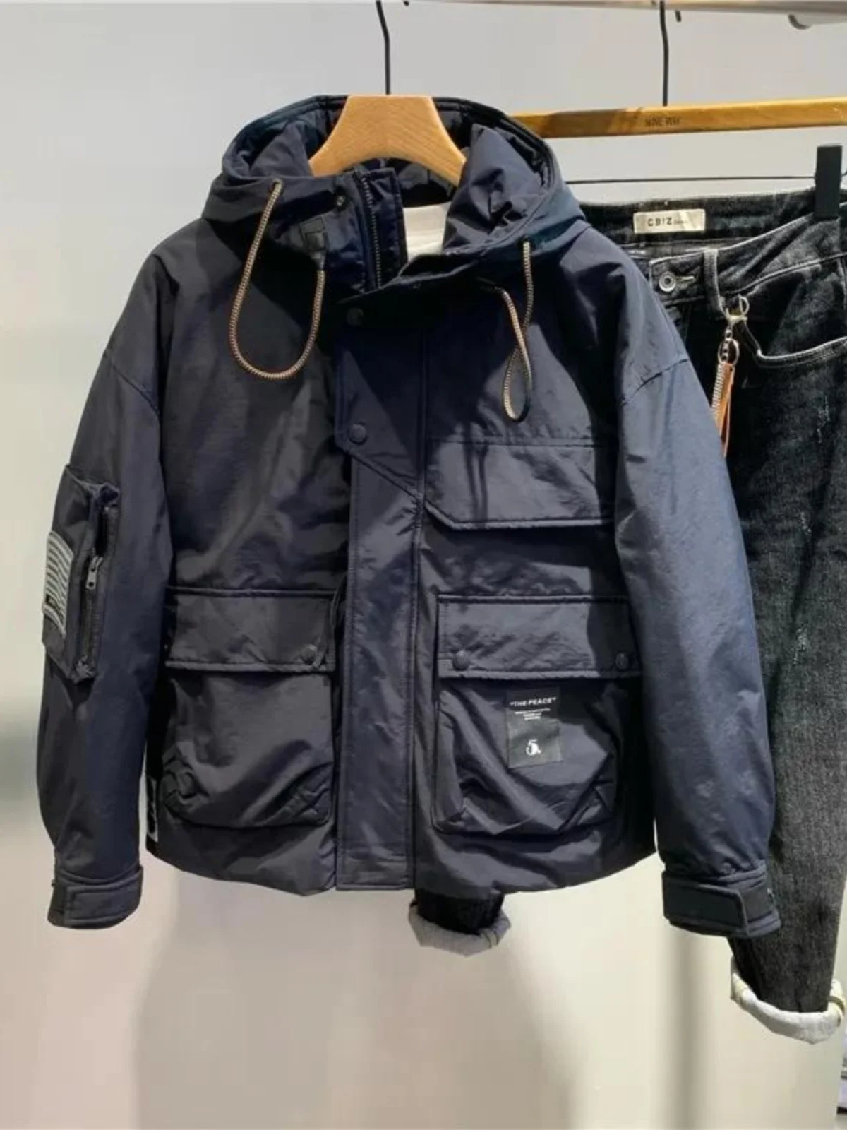 Retro Casual Workwear Jaet Men's Loose Fit Color Blo Design American Sle Hooded Coat with kets Youth Culture
Retro Casual Workwear Jaet Men's Loose Fit Color Blo Design American Sle Hooded Coat with kets Youth Culture
