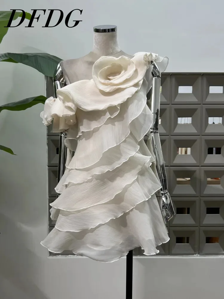 DFDG весна/лето 2025, стиль чистого желаний, розовое шифоновое платье на одно плечо с наклонным воротником, нерегулярное многослойное платье с рюшами для торта
DFDG весна/лето 2025, стиль чистого желаний, розовое шифоновое платье на одно плечо с наклонным воротником, нерегулярное многослойное платье с рюшами для торта