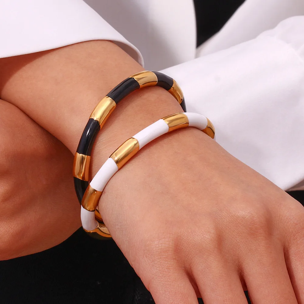Waterproof Black and White Strip Enamel Metal Stainless Steel Cuff Bangles for Women Korean Trendy Hand Wrist Fashion Jewelry
Waterproof Black and White Strip Enamel Metal Stainless Steel Cuff Bangles for Women Korean Trendy Hand Wrist Fashion Jewelry