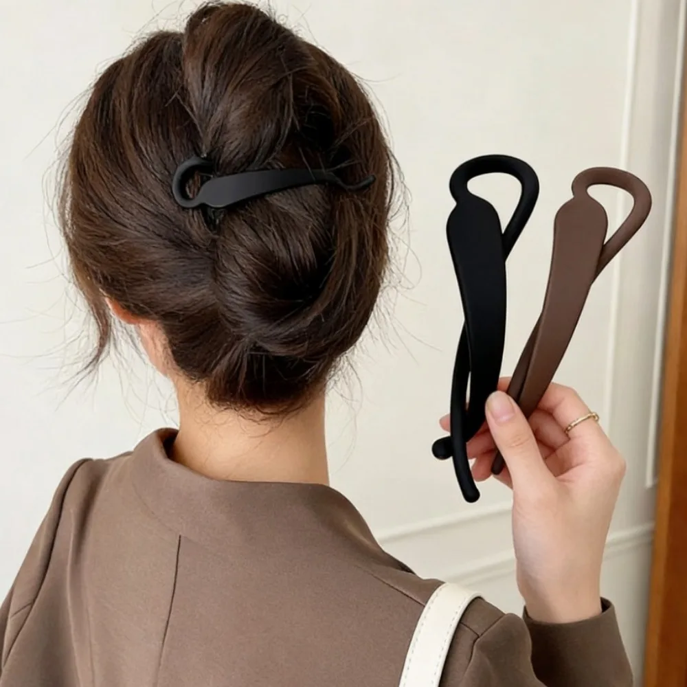 2PCS Non-Slip Matte Banana Hair Clamps, Black & Brown Hair Clips, Stylish Hair Styling Tools for Women's Elegant Updo Hairstyles
2PCS Non-Slip Matte Banana Hair Clamps, Black & Brown Hair Clips, Stylish Hair Styling Tools for Women's Elegant Updo Hairstyles