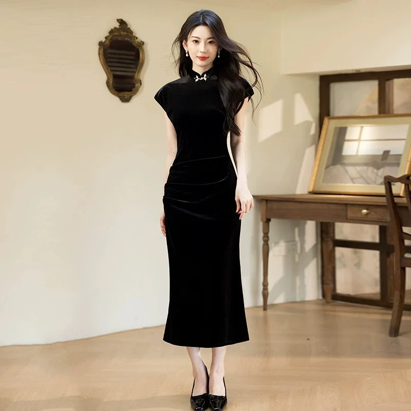 Sleeveless Black Velvet Chinese Style New Chinese Long Autumn Cheongsam 2025 New Women's Retro Slimming Dress Qipao
Sleeveless Black Velvet Chinese Style New Chinese Long Autumn Cheongsam 2025 New Women's Retro Slimming Dress Qipao