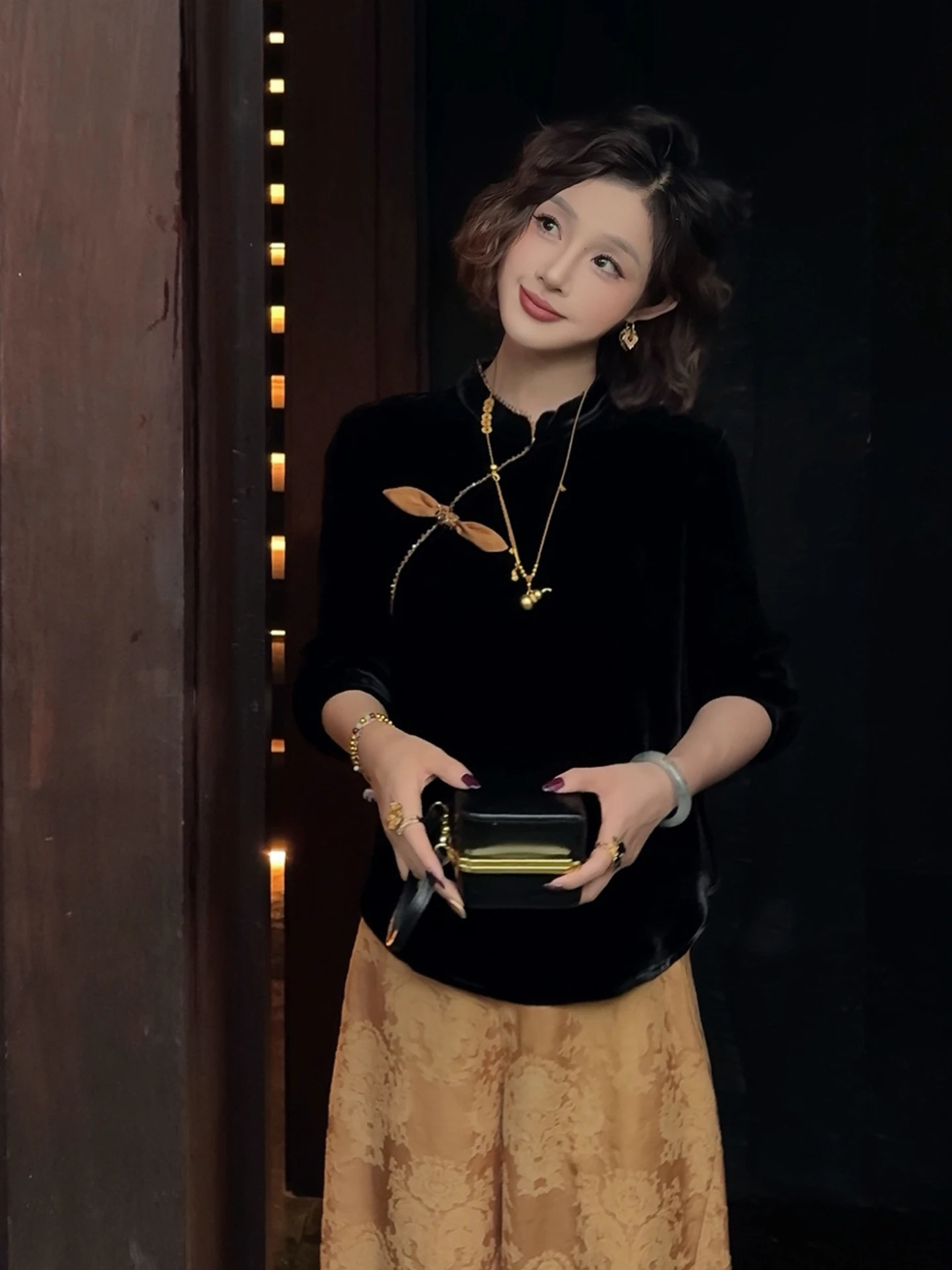 Faionable Silk Velvet Knitted irt with Stand Collar And Knot for Women Breathable Sweat Absorbent Long Sve Top
Faionable Silk Velvet Knitted irt with Stand Collar And Knot for Women Breathable Sweat Absorbent Long Sve Top