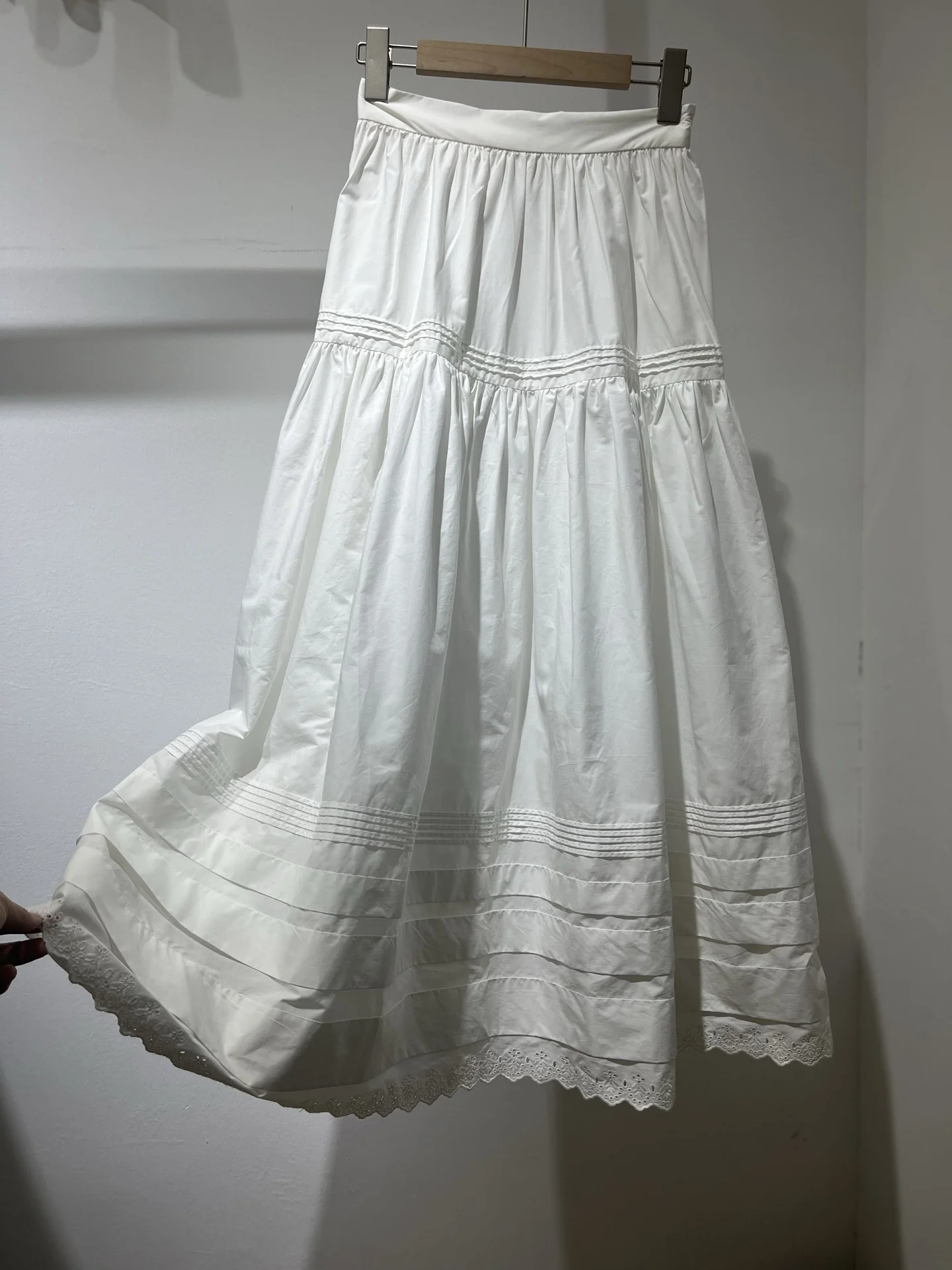 Embroidery Patchwork Women White Midi Skirt High Waist A-Line Loose Female Cotton Jupe
Embroidery Patchwork Women White Midi Skirt High Waist A-Line Loose Female Cotton Jupe