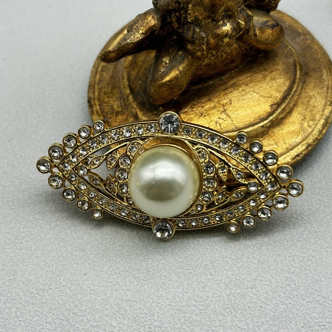 Medieval Vintage Western Retro Full Diamond Pearl Chest, Fashionable Simple and Versatile, Unisex
Medieval Vintage Western Retro Full Diamond Pearl Chest, Fashionable Simple and Versatile, Unisex
