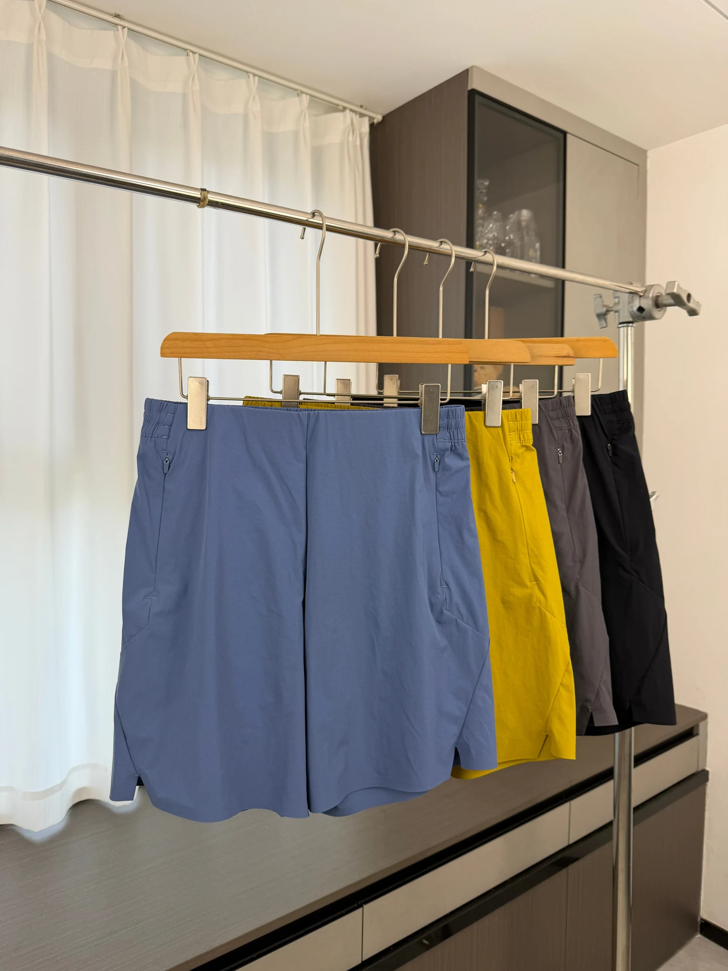 Outdoor Lightweight Tech Fabric Shorts Elastic Waist Comfortable Breathable Casual Summer Men's Fashionable Shorts
Outdoor Lightweight Tech Fabric Shorts Elastic Waist Comfortable Breathable Casual Summer Men's Fashionable Shorts