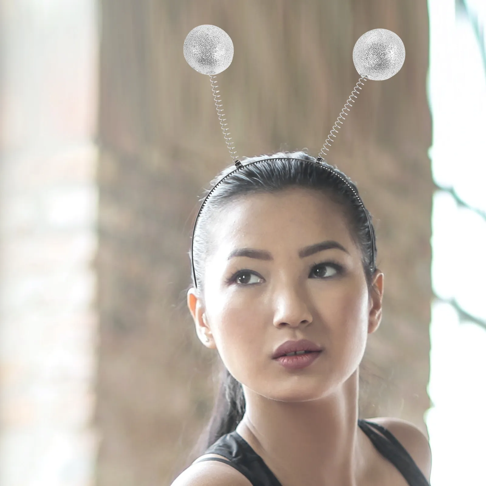 Набор из 3 шт. пенопластовых ободков для волос с шариками, праздничные аксессуары для волос на Рождество, забавные нескользящие головные уборы, подходящий размер, праздничные украшения для волос
Набор из 3 шт. пенопластовых ободков для волос с шариками, праздничные аксессуары для волос на Рождество, забавные нескользящие головные уборы, подходящий размер, праздничные украшения для волос