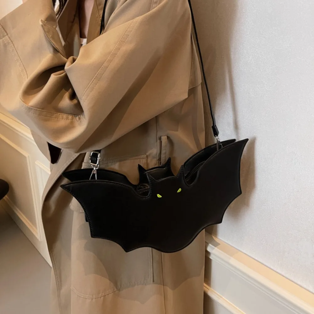 Funny PU Leather Bat Shoulder Bag 3D Large Capacity Halloween Handbag Individual All-Match Creative Animal Purse Holiday Gift
Funny PU Leather Bat Shoulder Bag 3D Large Capacity Halloween Handbag Individual All-Match Creative Animal Purse Holiday Gift