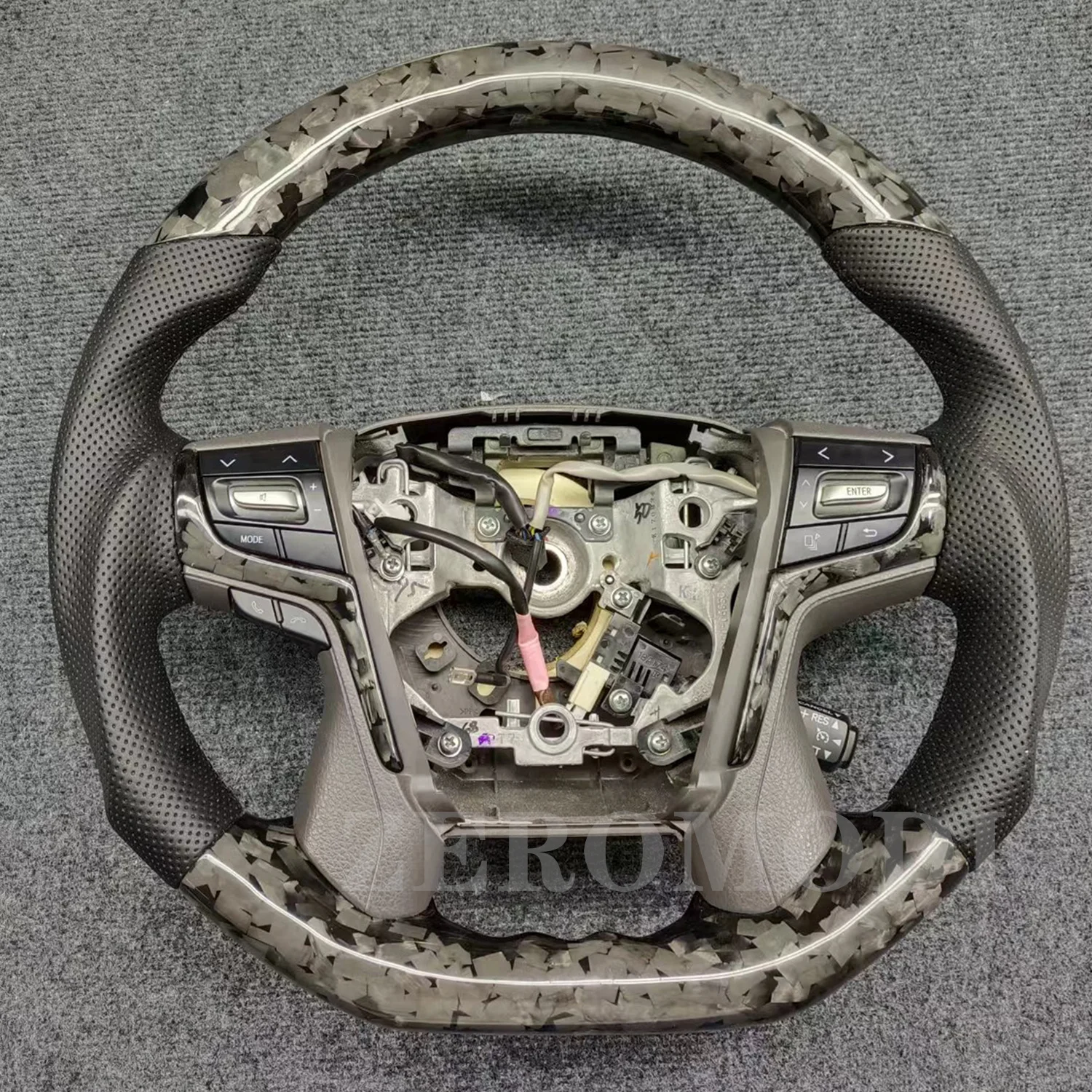 High Quality Carbon Fiber Steering Wheel For Toyota Land Cruiser / Land Cruiser Prado / Crown / Alphard 2016 2017 2018 2019
High Quality Carbon Fiber Steering Wheel For Toyota Land Cruiser / Land Cruiser Prado / Crown / Alphard 2016 2017 2018 2019