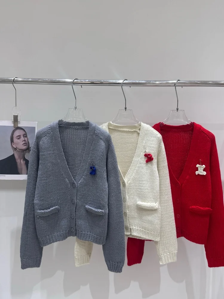 VIBE Korean Style Women's Knitted Long Sleeve V-Neck Sweater Coat Pure Color Loose Fit Soft Material Autumn Winter Fashion
VIBE Korean Style Women's Knitted Long Sleeve V-Neck Sweater Coat Pure Color Loose Fit Soft Material Autumn Winter Fashion