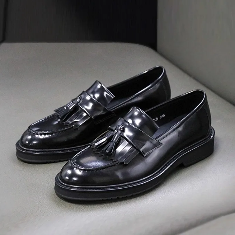 Модные кожаные туфли без шнуровки в британском стиле, мужские лоферы с кисточками, повседневные деловые модельные кожаные туфли на толстой подошве, мужские оксфорды
Модные кожаные туфли без шнуровки в британском стиле, мужские лоферы с кисточками, повседневные деловые модельные кожаные туфли на толстой подошве, мужские оксфорды
