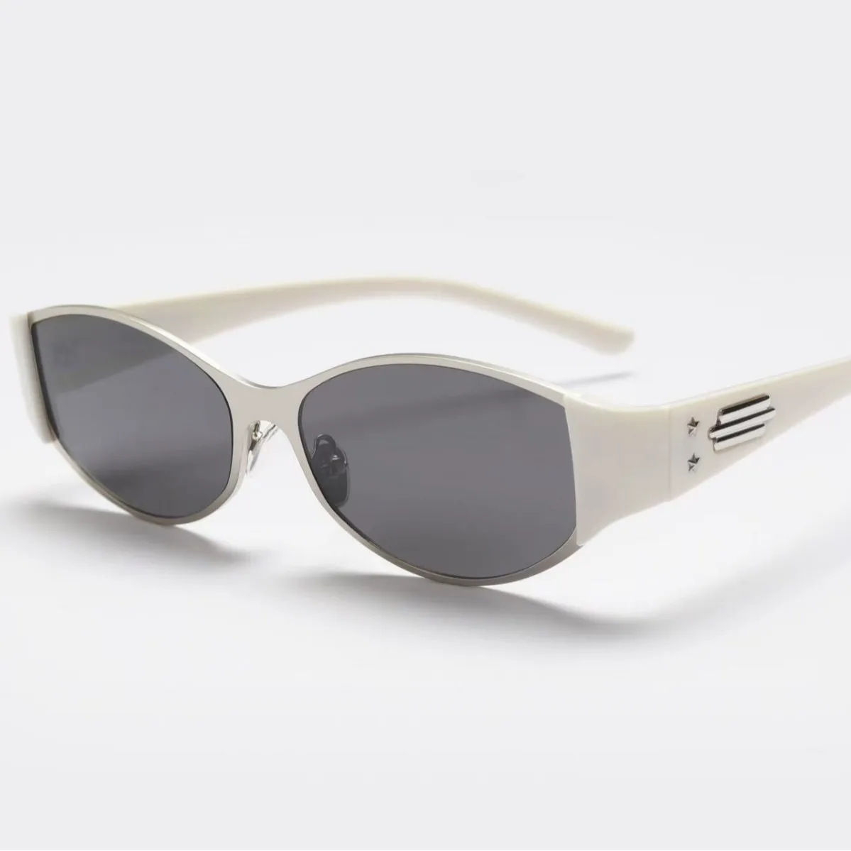 2025 New Polarized Oval Sunglasses Vintage Women Fashion Outdoor UV400 Eyeglasses Unisex Luxury Small Frame Travel Eyewears
2025 New Polarized Oval Sunglasses Vintage Women Fashion Outdoor UV400 Eyeglasses Unisex Luxury Small Frame Travel Eyewears