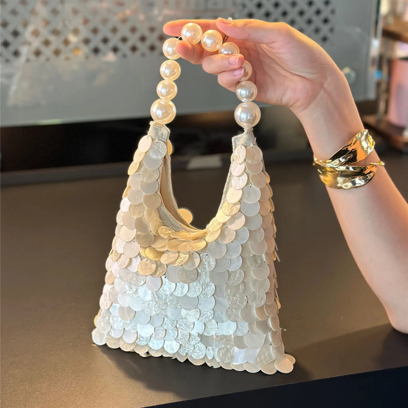 Handmade Shell Sequin Women's Handbag 2026 Summer New French Fashion Elegant Luxurious Design Beaded Female Eevning Bags
Handmade Shell Sequin Women's Handbag 2026 Summer New French Fashion Elegant Luxurious Design Beaded Female Eevning Bags