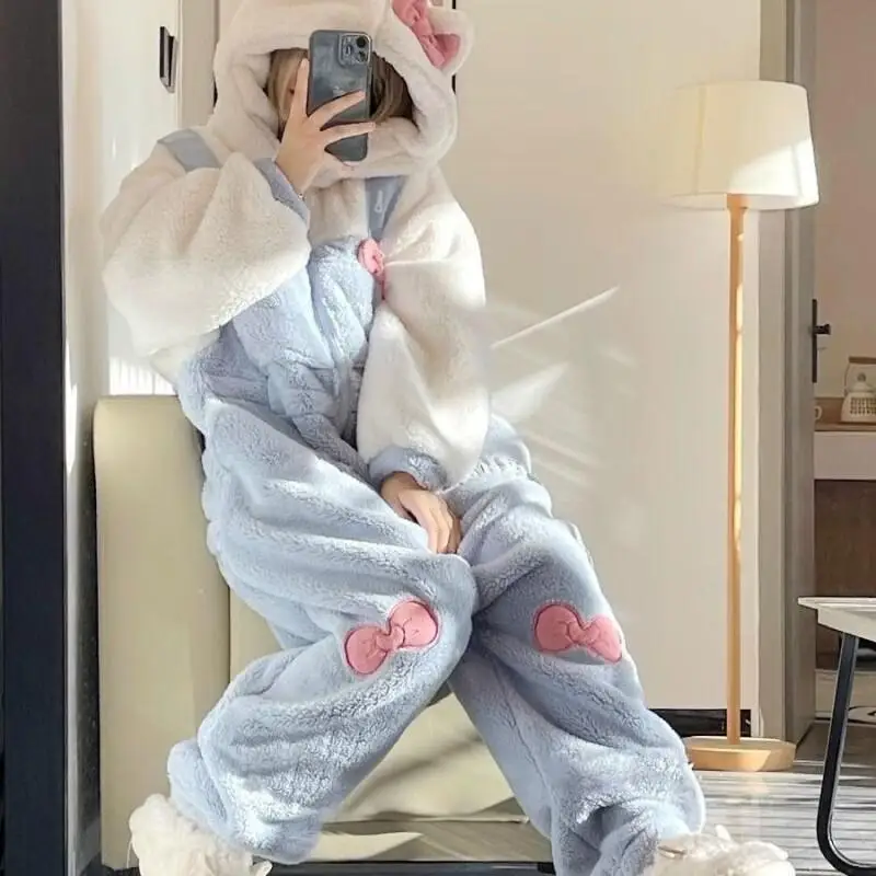 Новый комплект: уютный плюшевый флисовый комбинезон-пижама Sanrio Hello Kitty для женщин, осенне-зимний, теплый, толстый, пушистый
Новый комплект: уютный плюшевый флисовый комбинезон-пижама Sanrio Hello Kitty для женщин, осенне-зимний, теплый, толстый, пушистый