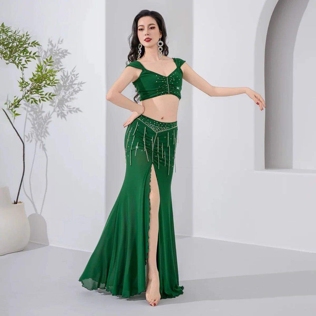 Elegant Women Oriental Dance Outfit Group Belly Dance Costume Stretch Mesh Tank Top Girls Training Suit Split Fishtail Skirts
Elegant Women Oriental Dance Outfit Group Belly Dance Costume Stretch Mesh Tank Top Girls Training Suit Split Fishtail Skirts