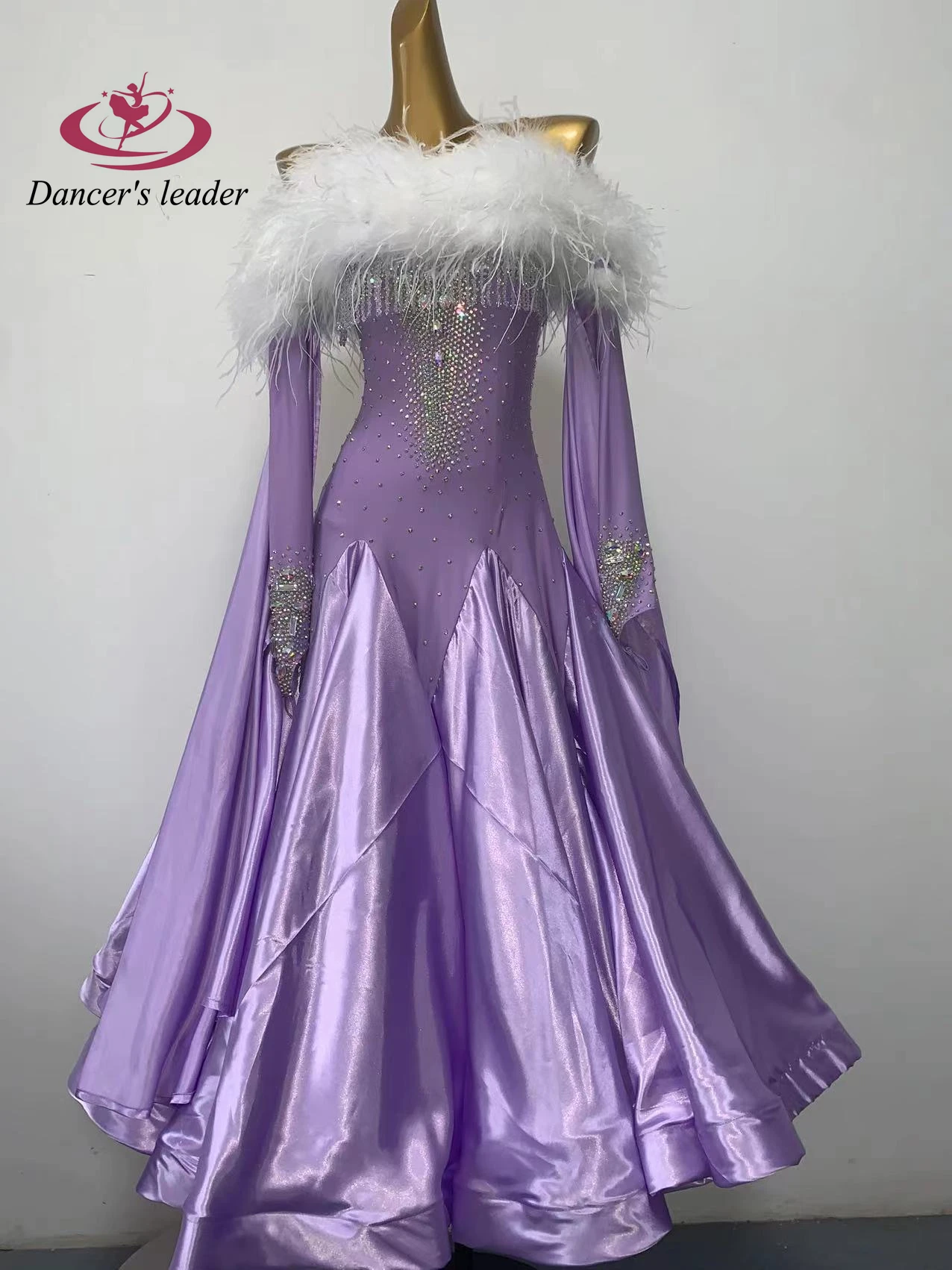 Ballroom Modern Dance Competition Women's High-end Custom Purple Big Skirt Performance Costume Samba Rhinestone dress
Ballroom Modern Dance Competition Women's High-end Custom Purple Big Skirt Performance Costume Samba Rhinestone dress