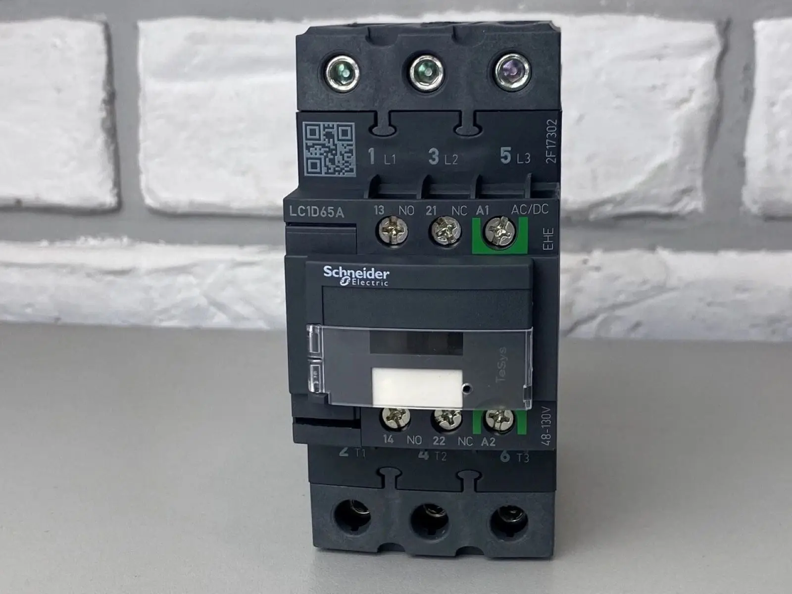 LC1D65AMD new model LC1D65AKUE Contactor, TeSys Deca, 3P(3 NO), AC-3/AC-3e, 0 to 440V, 65A, 100-250VAC/DC coil, EverLink
LC1D65AMD new model LC1D65AKUE Contactor, TeSys Deca, 3P(3 NO), AC-3/AC-3e, 0 to 440V, 65A, 100-250VAC/DC coil, EverLink