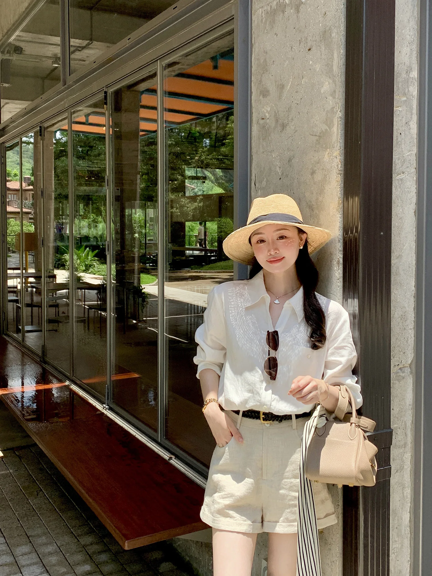 Женская летняя блузка Wang Han Yan из простого льняного полотна: защита от солнца, дышащая, для повседневной носки, стандартный крой, длинный воротник, однотонная.
Женская летняя блузка Wang Han Yan из простого льняного полотна: защита от солнца, дышащая, для повседневной носки, стандартный крой, длинный воротник, однотонная.