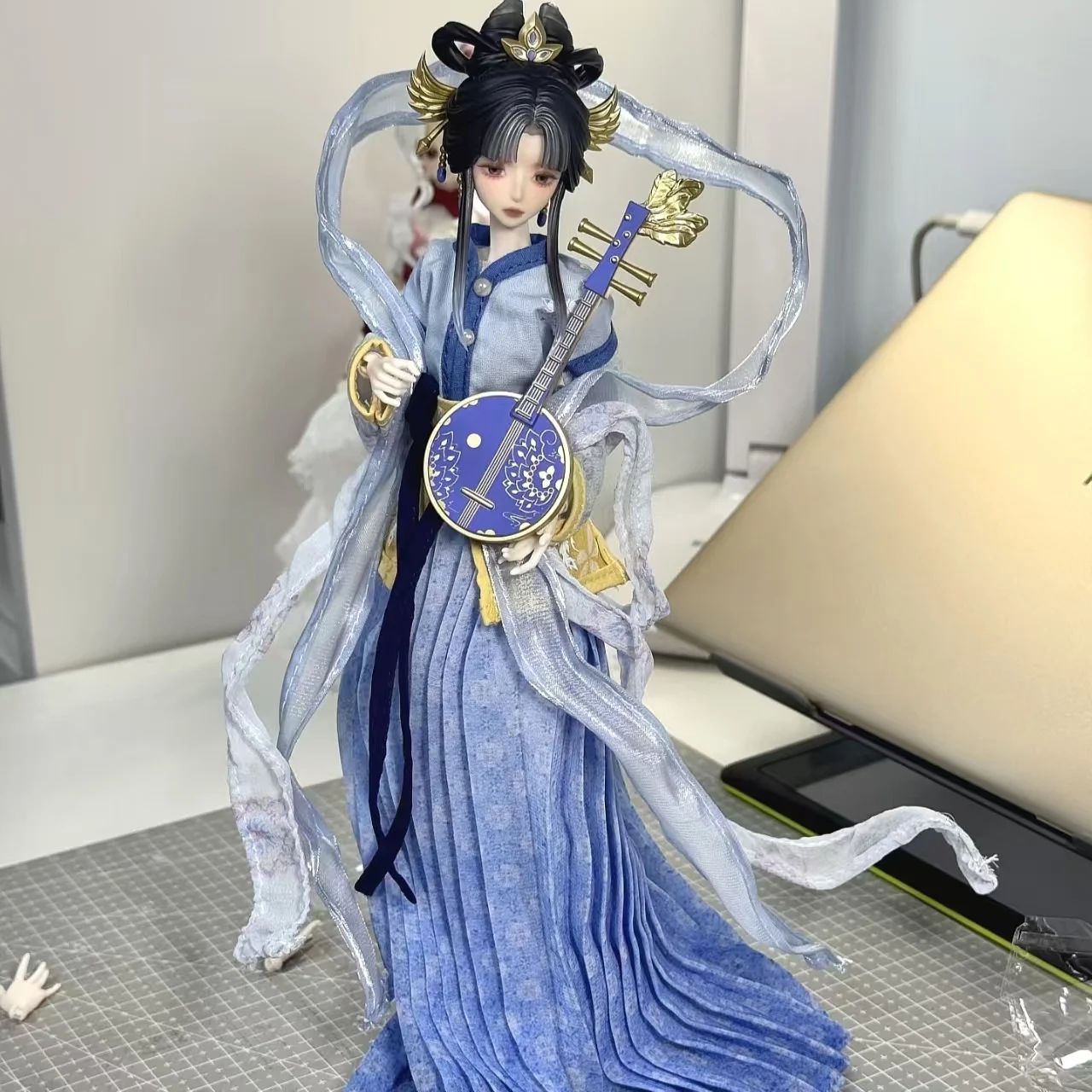 Jidong Shunxi 1/6 Bjd Posable Doll Mystery Box Fengyue Qiannian Series Action Figure 25cm Collectible Gift For Women Fans Toy
Jidong Shunxi 1/6 Bjd Posable Doll Mystery Box Fengyue Qiannian Series Action Figure 25cm Collectible Gift For Women Fans Toy