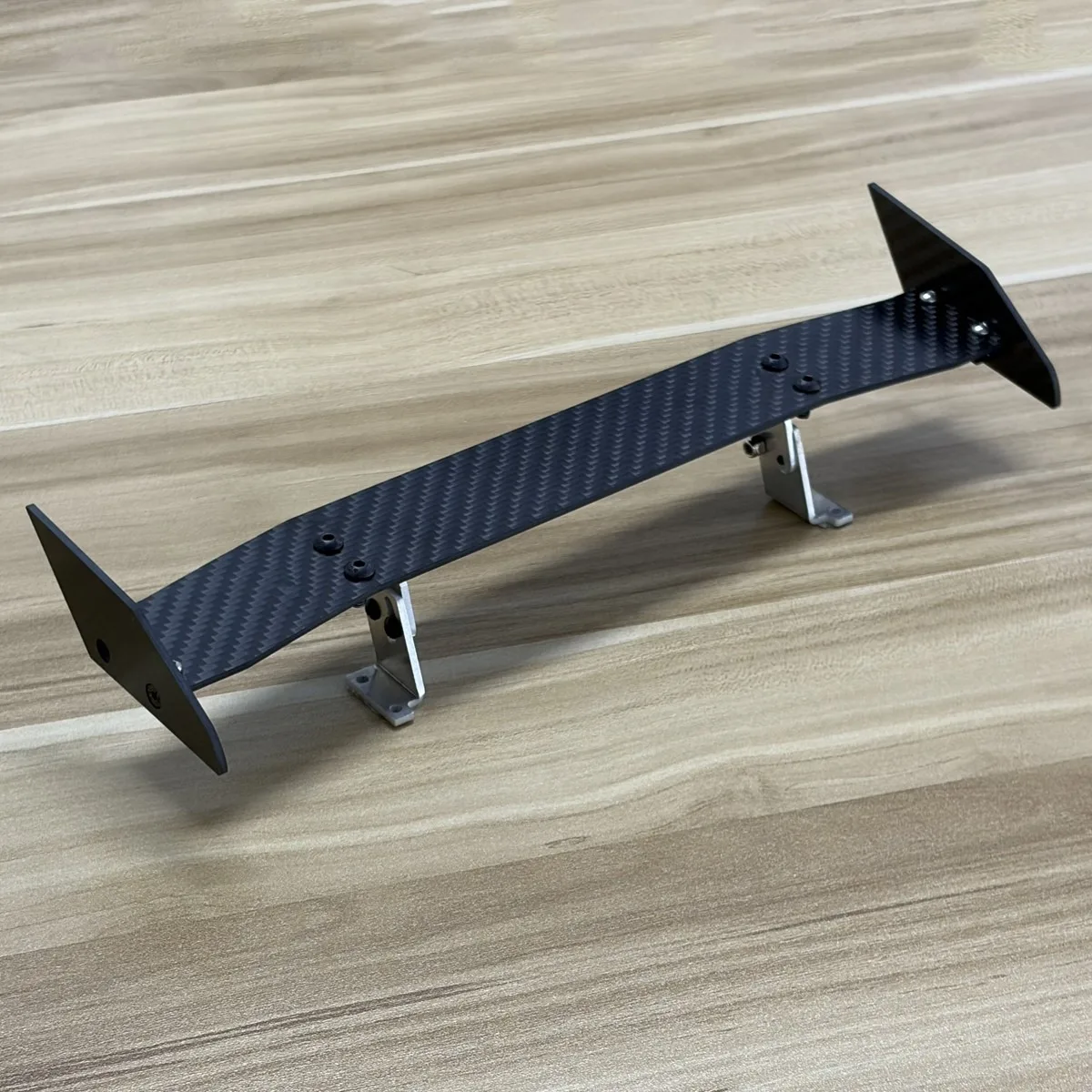 Набор регулируемых спойлеров на заднее крыло из углеродного волокна для обновлений дорожного автомобиля Traxxas XO-1 Supercar RC 4WD в масштабе 1/7
Набор регулируемых спойлеров на заднее крыло из углеродного волокна для обновлений дорожного автомобиля Traxxas XO-1 Supercar RC 4WD в масштабе 1/7