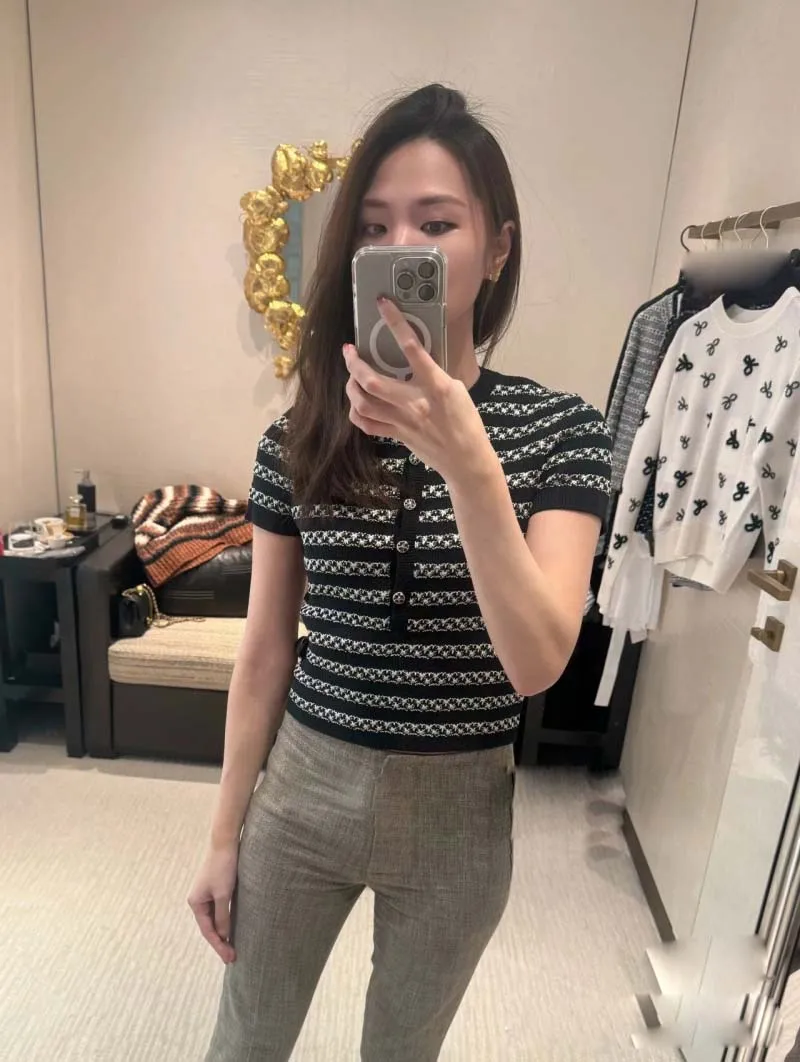 Light luxury style women's T-shirt fashionable, sweet, age reducing, slim fitting, versatile short sleeved knitted striped top
Light luxury style women's T-shirt fashionable, sweet, age reducing, slim fitting, versatile short sleeved knitted striped top
