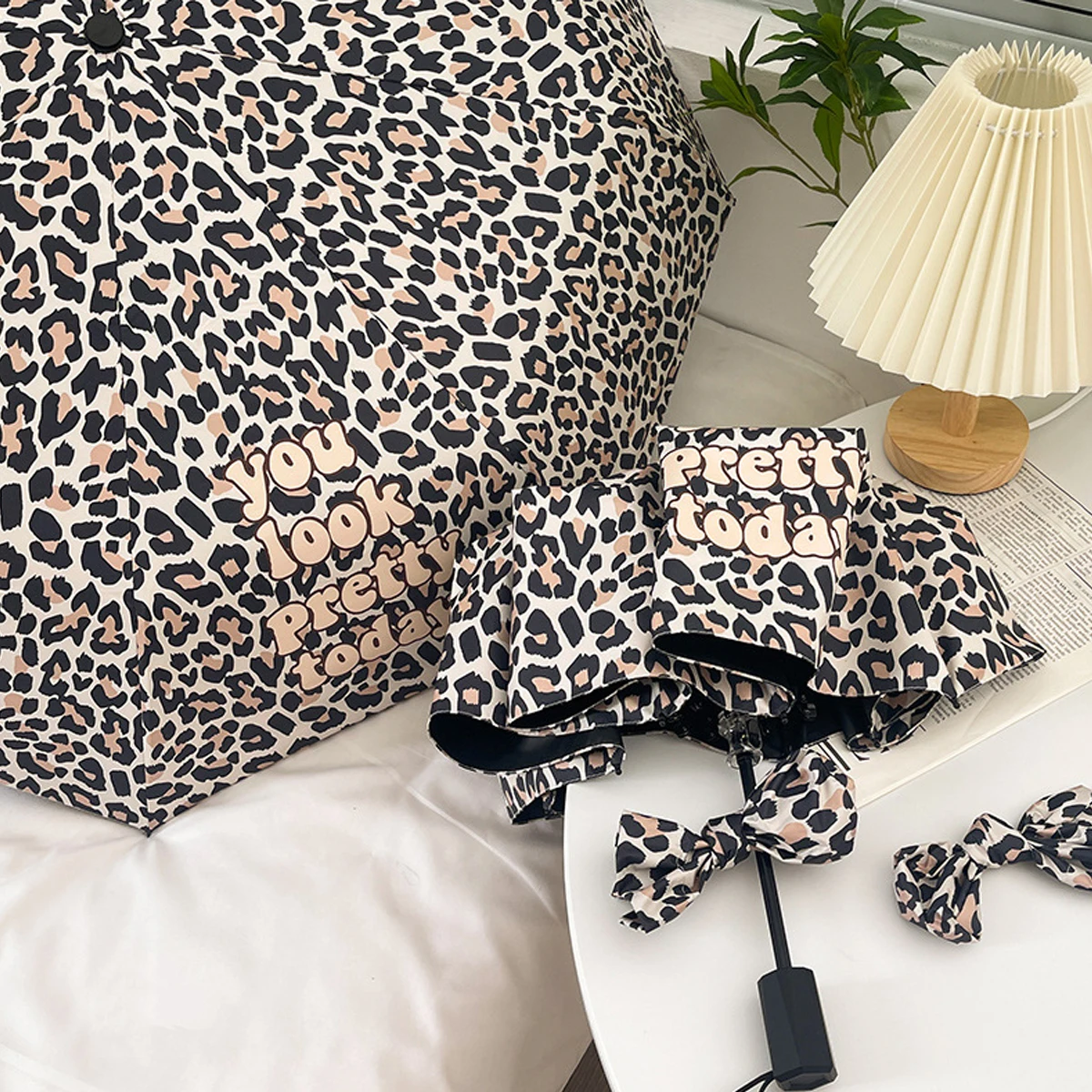 Automatic Leopard Print Vintage Folding Umbrella - Black Glue UV Protection, Simple Rain & Shine Umbrella for Women
Automatic Leopard Print Vintage Folding Umbrella - Black Glue UV Protection, Simple Rain & Shine Umbrella for Women