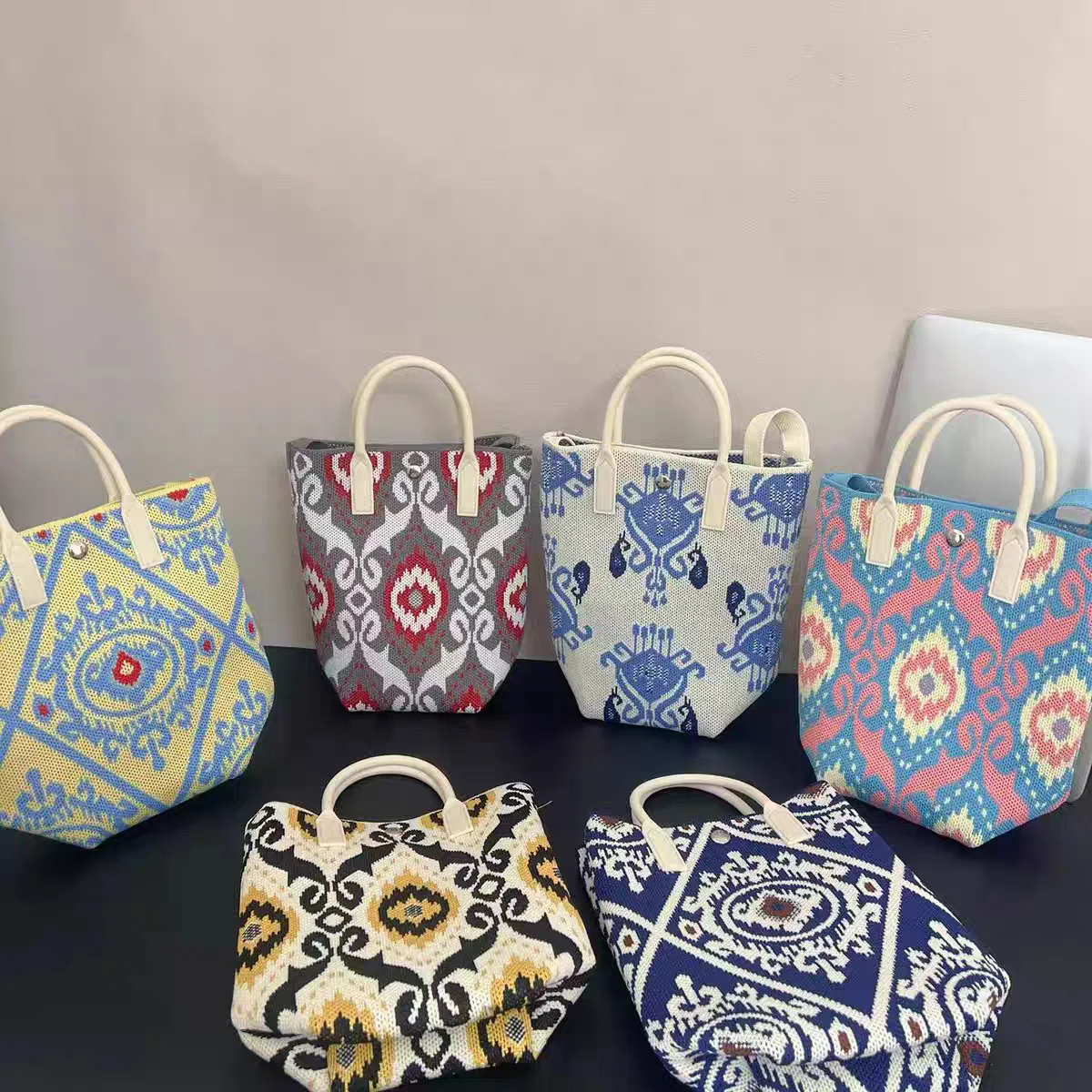 Этническая вязаная сумка для женщин с узором Адир, модная китайская сумка-тоут из полиэстера, летний сезон, модный аксессуар
Этническая вязаная сумка для женщин с узором Адир, модная китайская сумка-тоут из полиэстера, летний сезон, модный аксессуар