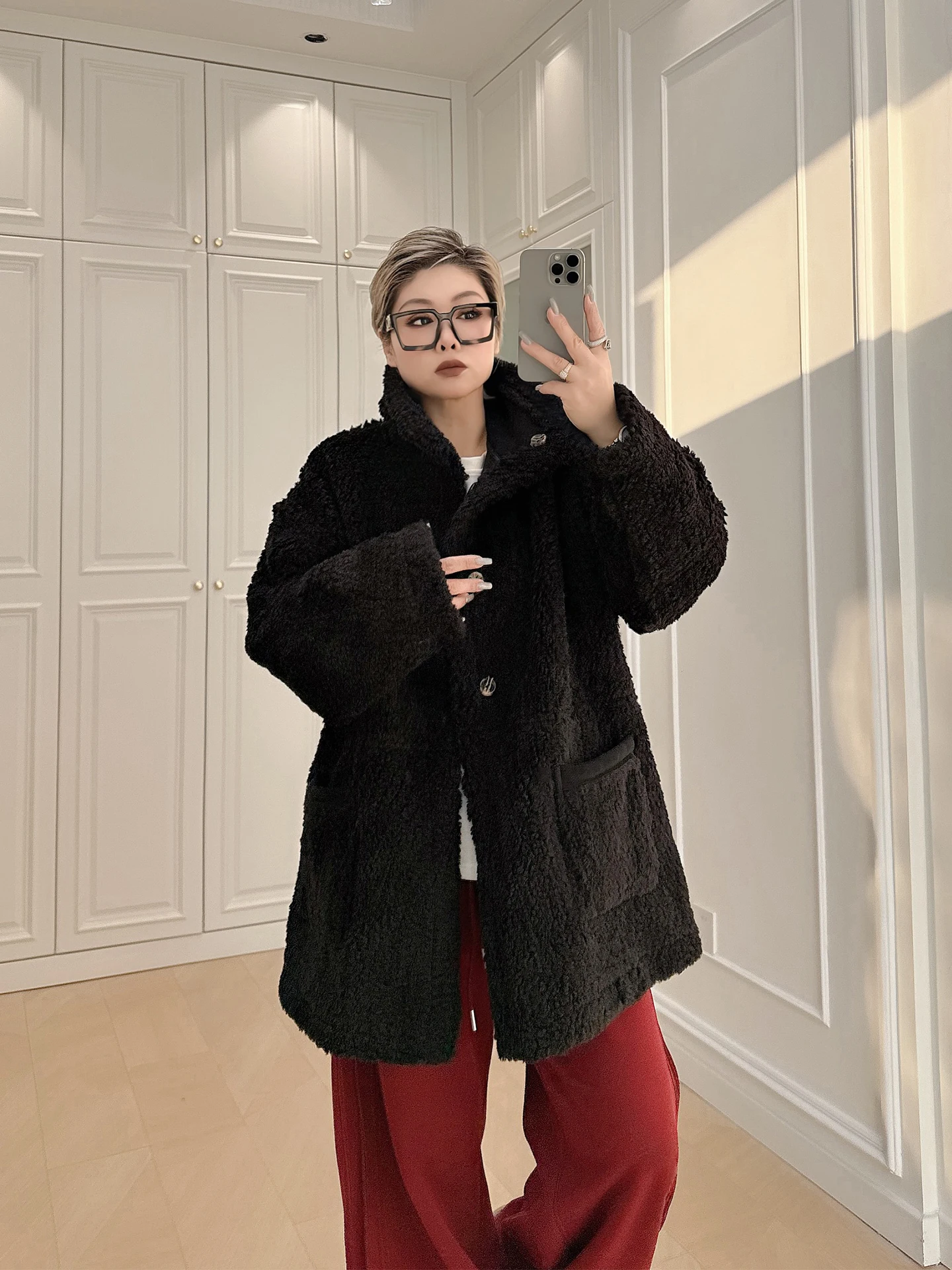 Ретро-куртка из искусственного меха большого размера для женщин, уличный стиль, двусторонняя, для полных женщин (до 100 кг), утепленное пальто
Ретро-куртка из искусственного меха большого размера для женщин, уличный стиль, двусторонняя, для полных женщин (до 100 кг), утепленное пальто