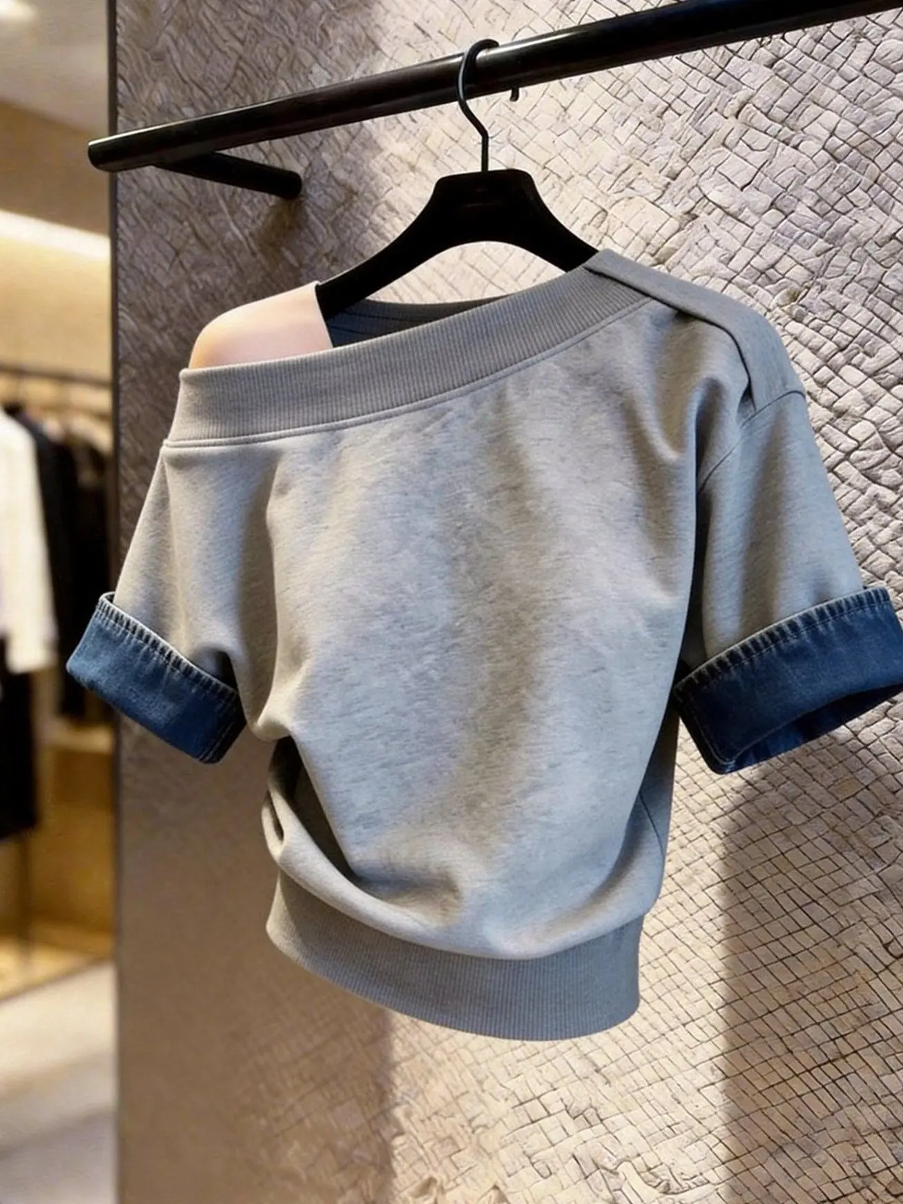 Trendy Casual Shoulder-baring Short Sleeve Women's Top Unique Attractive Loose Fit Korean Style Spring New Arrival
Trendy Casual Shoulder-baring Short Sleeve Women's Top Unique Attractive Loose Fit Korean Style Spring New Arrival