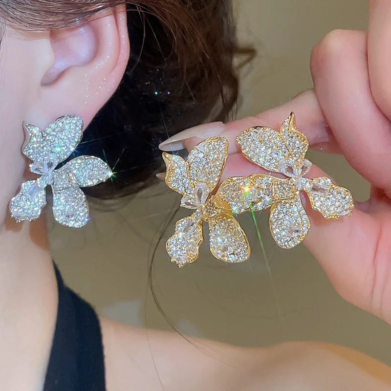 Minar 2026 New CZ Cubic Zirconia Big Flower Drop Earrings for Women 14K 14K Real Gold Silver Plated Copper Party Casual Jewelry
Minar 2026 New CZ Cubic Zirconia Big Flower Drop Earrings for Women 14K 14K Real Gold Silver Plated Copper Party Casual Jewelry