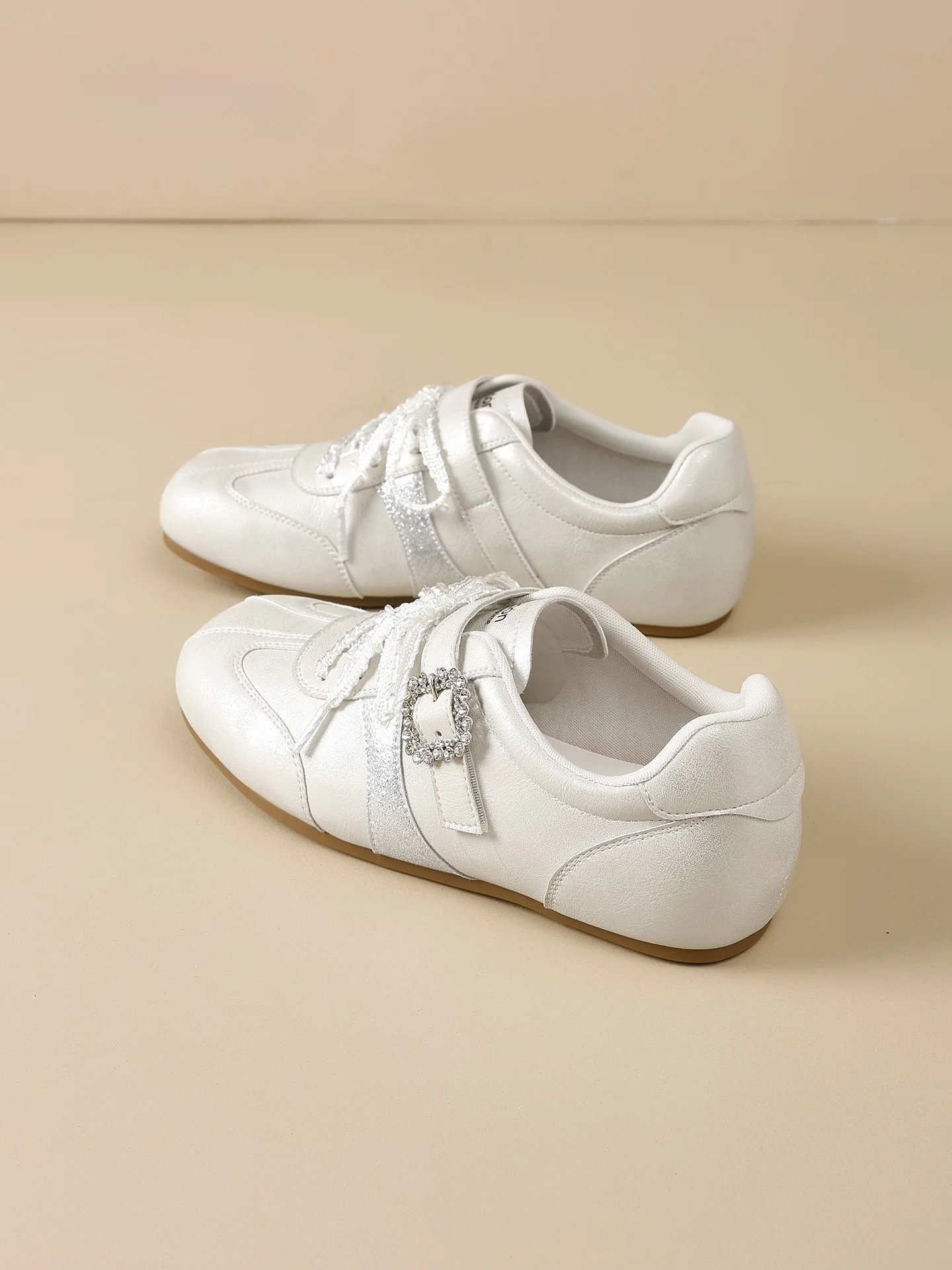 Agsdon Summer 2026 Ballet Style Mary Jane Sports Shoes Women's Lovely Flat Heels Cross Strap Cotton Lined Fashion Single Shoes
Agsdon Summer 2026 Ballet Style Mary Jane Sports Shoes Women's Lovely Flat Heels Cross Strap Cotton Lined Fashion Single Shoes