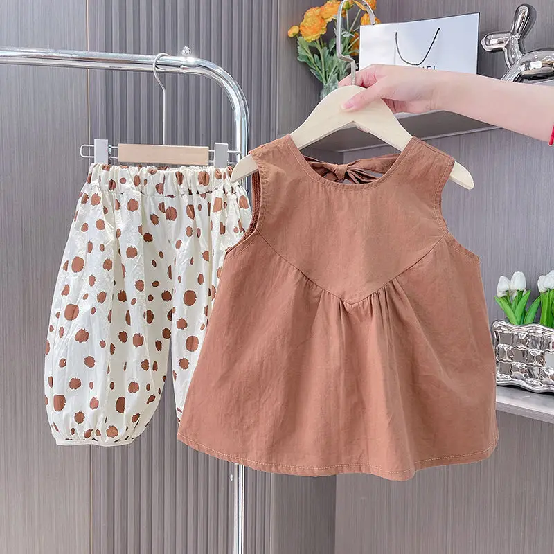 Girls' Set 2023 New Summer Korean Baby Girl Tank Top Dot Lantern Trouser Fashion Two Piece Set
Girls' Set 2023 New Summer Korean Baby Girl Tank Top Dot Lantern Trouser Fashion Two Piece Set