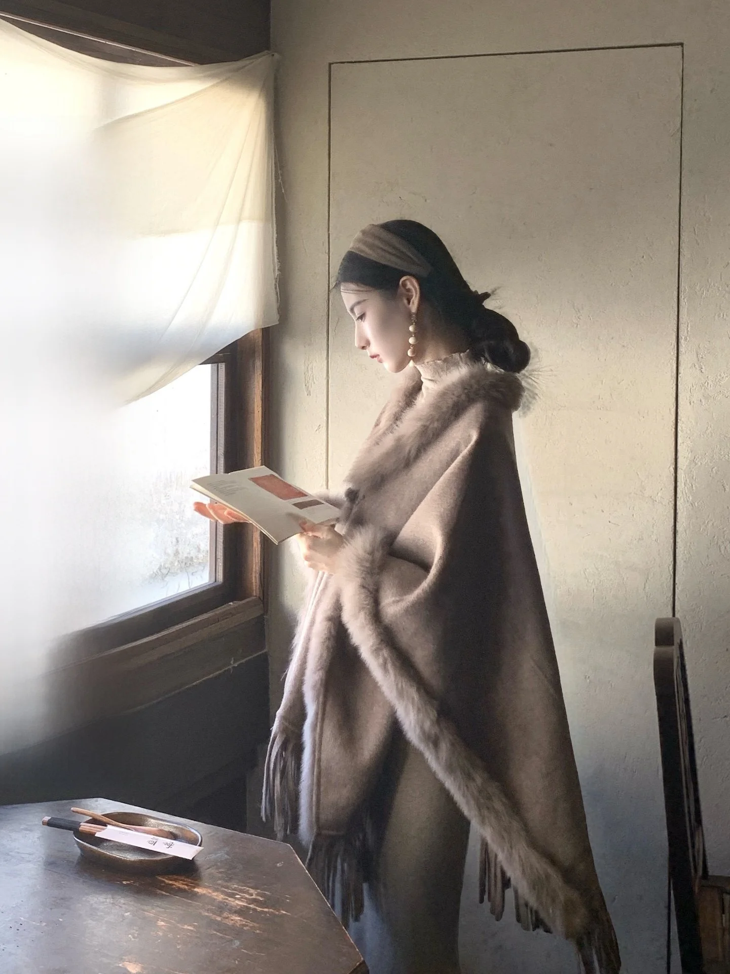 Ele Double-Faced Woolen Cloak with Fur Trim Two Colors Available Walkink French Vintage Sle Women's Outerwear
Ele Double-Faced Woolen Cloak with Fur Trim Two Colors Available Walkink French Vintage Sle Women's Outerwear