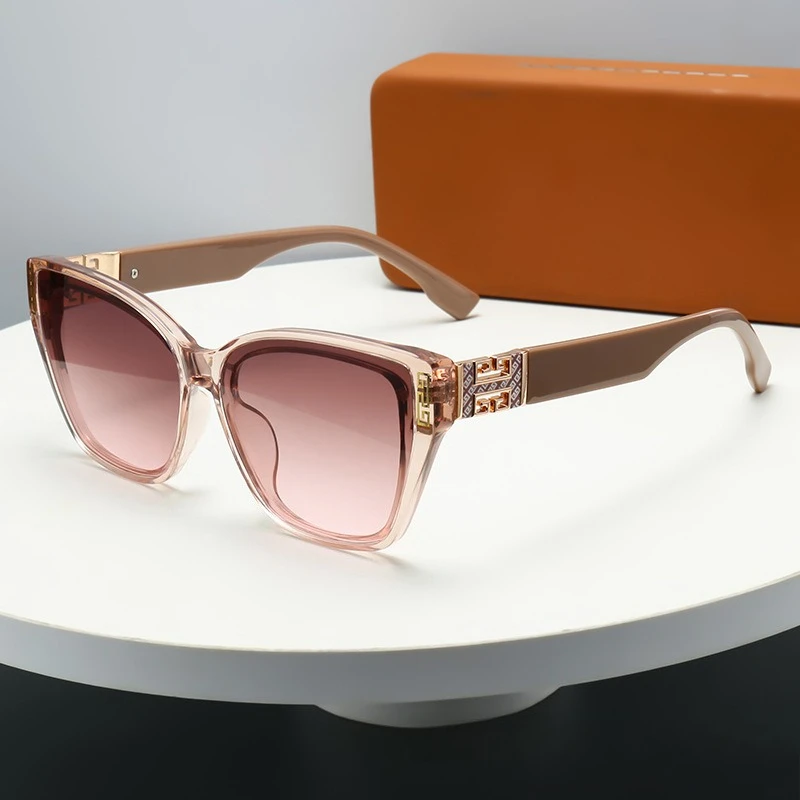 European and American retro men's and women's fashionable sunglasses trend versatile summer sun shading and UV protection
European and American retro men's and women's fashionable sunglasses trend versatile summer sun shading and UV protection
