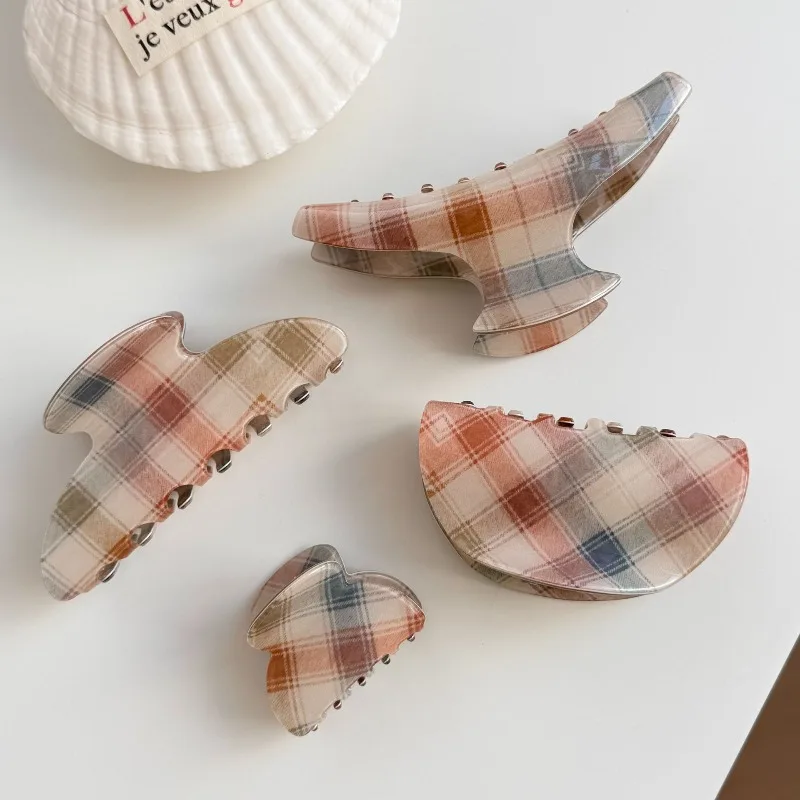 Korean retro plaid acrylic hair claw clip medium size high sense female hair clip ponytail disc hair clip
Korean retro plaid acrylic hair claw clip medium size high sense female hair clip ponytail disc hair clip