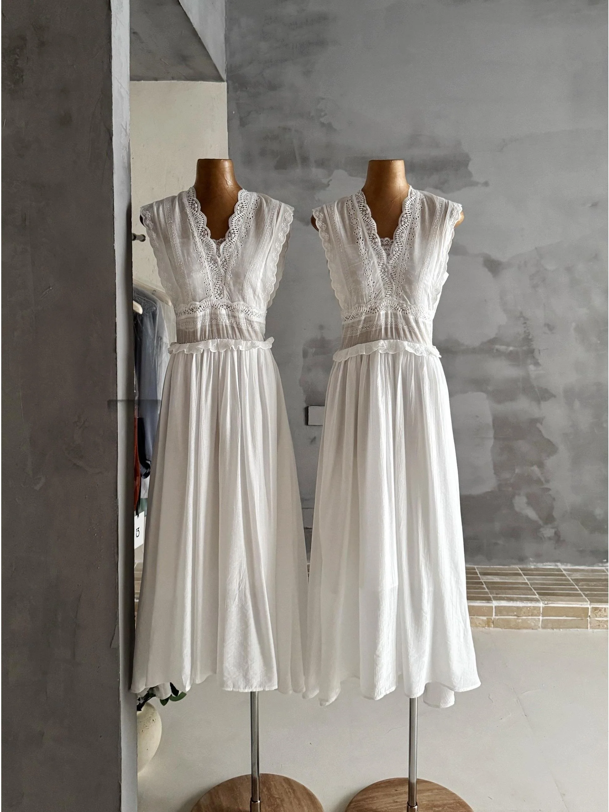 Heavy Embroidery Lace Hollow Cotton Trim Dress Women's Atmosphere Long Skirt Fashionable Summer Outfit Sleeveless Gown
Heavy Embroidery Lace Hollow Cotton Trim Dress Women's Atmosphere Long Skirt Fashionable Summer Outfit Sleeveless Gown