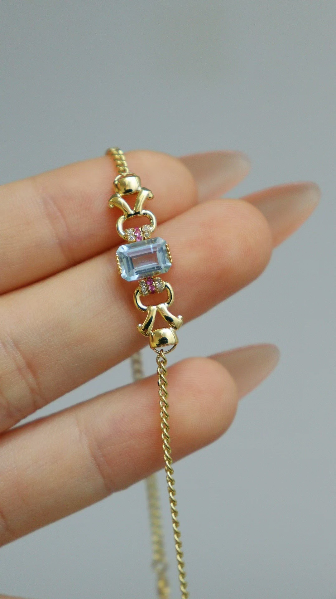 18K real gold natural aquamarine bracelet emerald cut 2 carat girl's bracelet Valentine's Day birthday gift spot wholesale semi-
18K real gold natural aquamarine bracelet emerald cut 2 carat girl's bracelet Valentine's Day birthday gift spot wholesale semi-