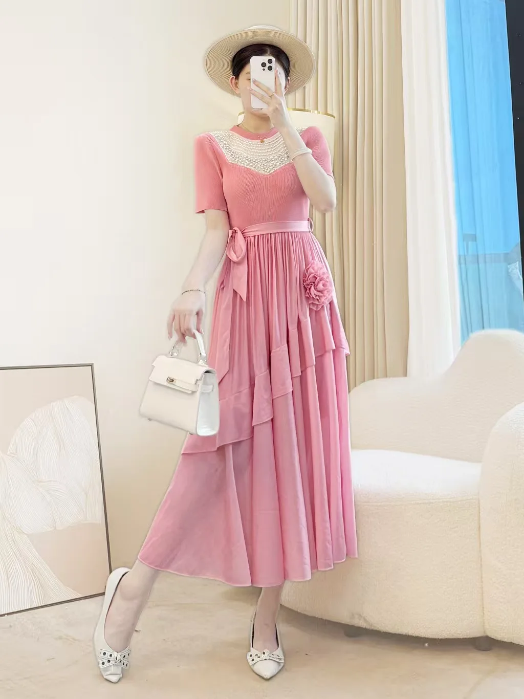 Miyake 2026 Summer New Design Sense Solid Color Hollow Collar Flower High Sense Thin Dress Women
Miyake 2026 Summer New Design Sense Solid Color Hollow Collar Flower High Sense Thin Dress Women