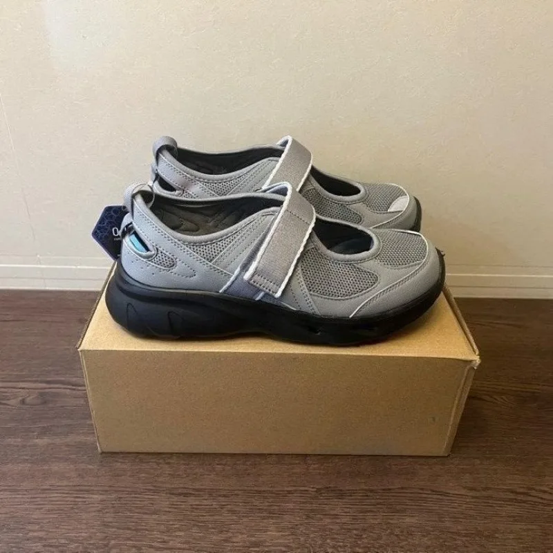 2026 New Niche Women Mary Jane Sandals Summer Casual Ballet Flats Hook and Loop Beach Shoes Anti-Slip Breathable Footwear
2026 New Niche Women Mary Jane Sandals Summer Casual Ballet Flats Hook and Loop Beach Shoes Anti-Slip Breathable Footwear