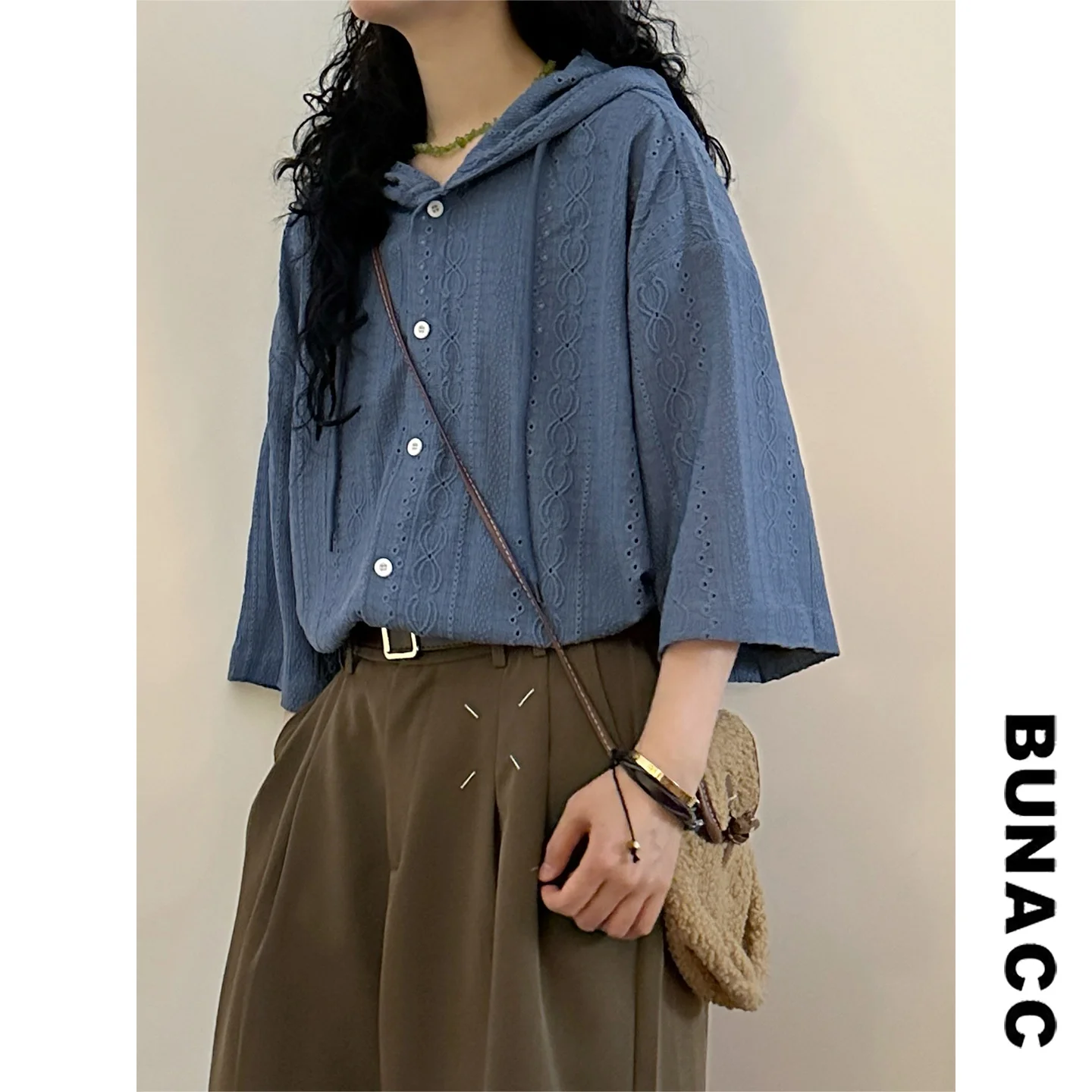 BUNACC2026 Summer Texture Loose Short Sleeve Hooded Casual Shirt Women's Retro Hong Kong Style Hollow out Embroidery Top
BUNACC2026 Summer Texture Loose Short Sleeve Hooded Casual Shirt Women's Retro Hong Kong Style Hollow out Embroidery Top