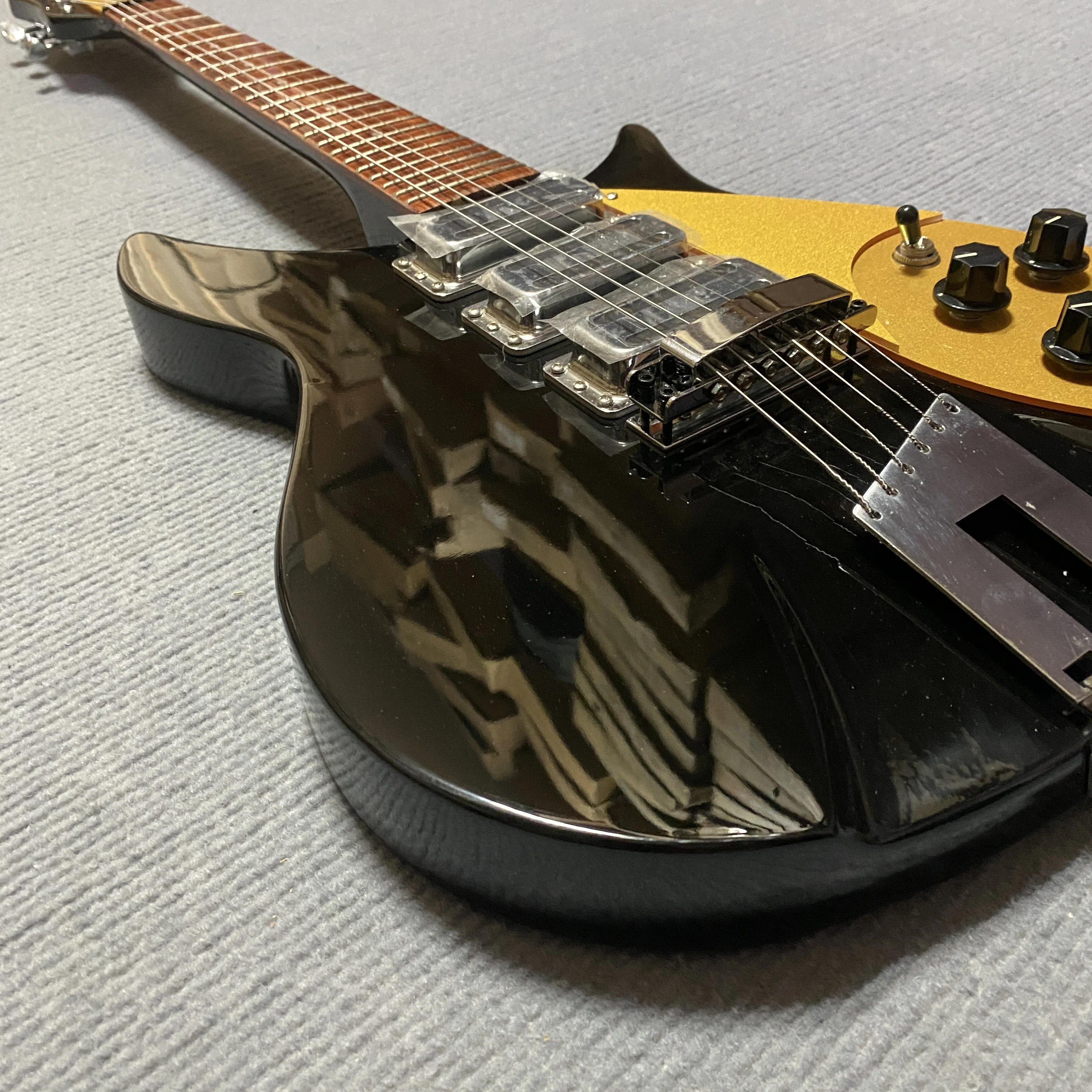 Real pictures and videos of the in-stock black electric guitars are available. Shipment within 48 hours.
Real pictures and videos of the in-stock black electric guitars are available. Shipment within 48 hours.