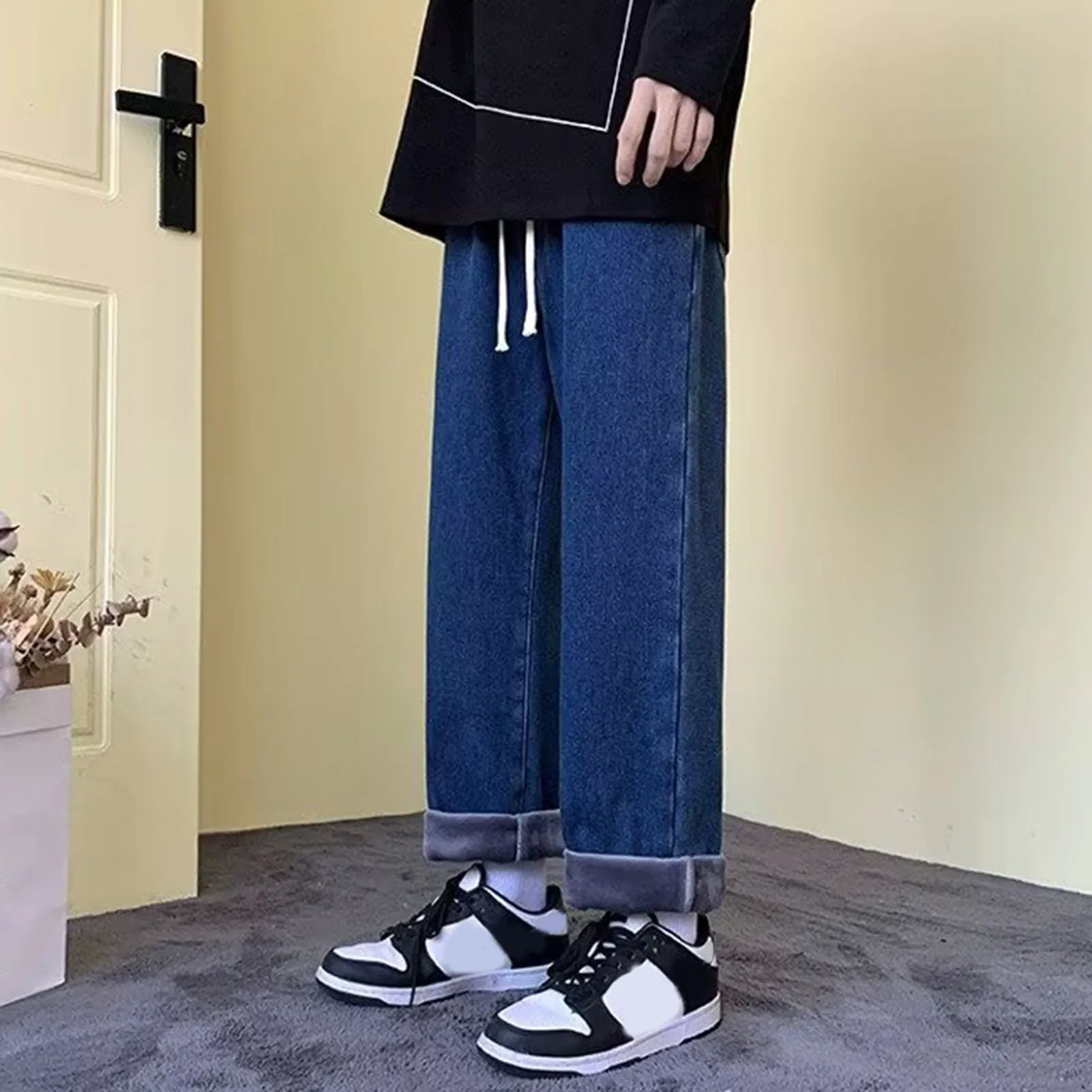 Брюки-шаровары с боковыми карманами Джинсовые брюки в стиле хип-хоп с регулируемыми карманами на талии Стильные мужские джинсы-шаровары с широкой молнией
Брюки-шаровары с боковыми карманами Джинсовые брюки в стиле хип-хоп с регулируемыми карманами на талии Стильные мужские джинсы-шаровары с широкой молнией