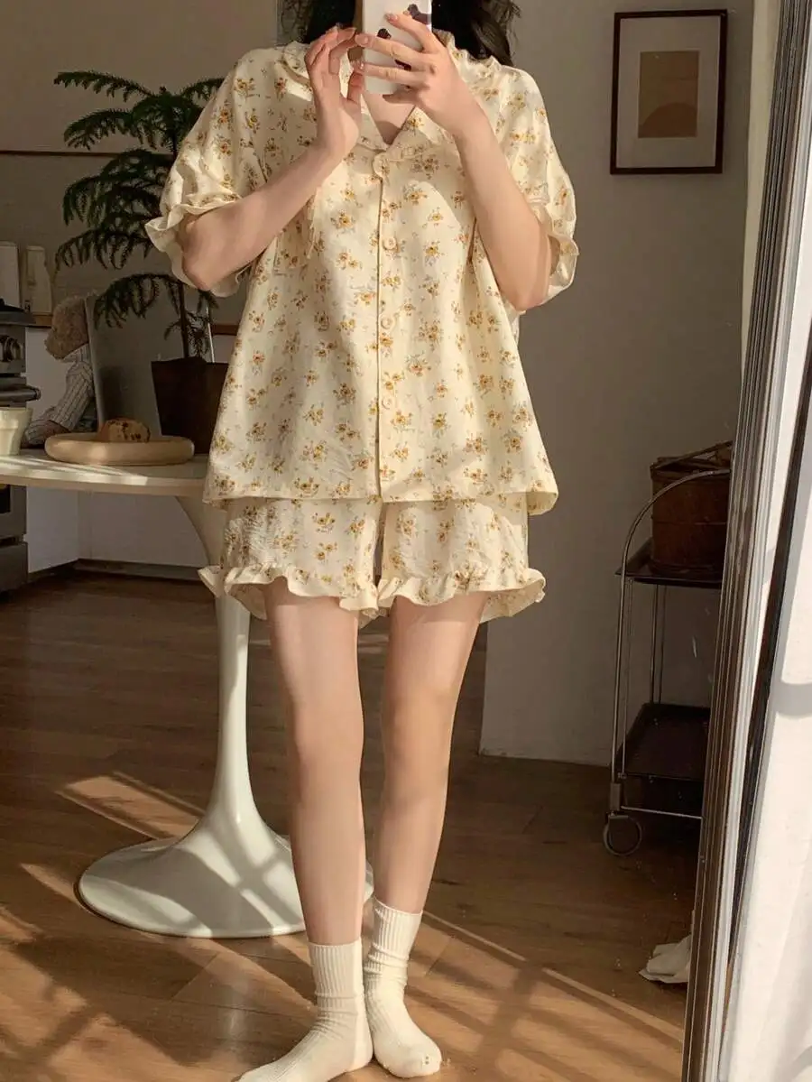 Womens Floral Print Short Sleeve Pajama Set With Ruffle Hem, Round Neck Sleepwear For Spring Summer
Womens Floral Print Short Sleeve Pajama Set With Ruffle Hem, Round Neck Sleepwear For Spring Summer