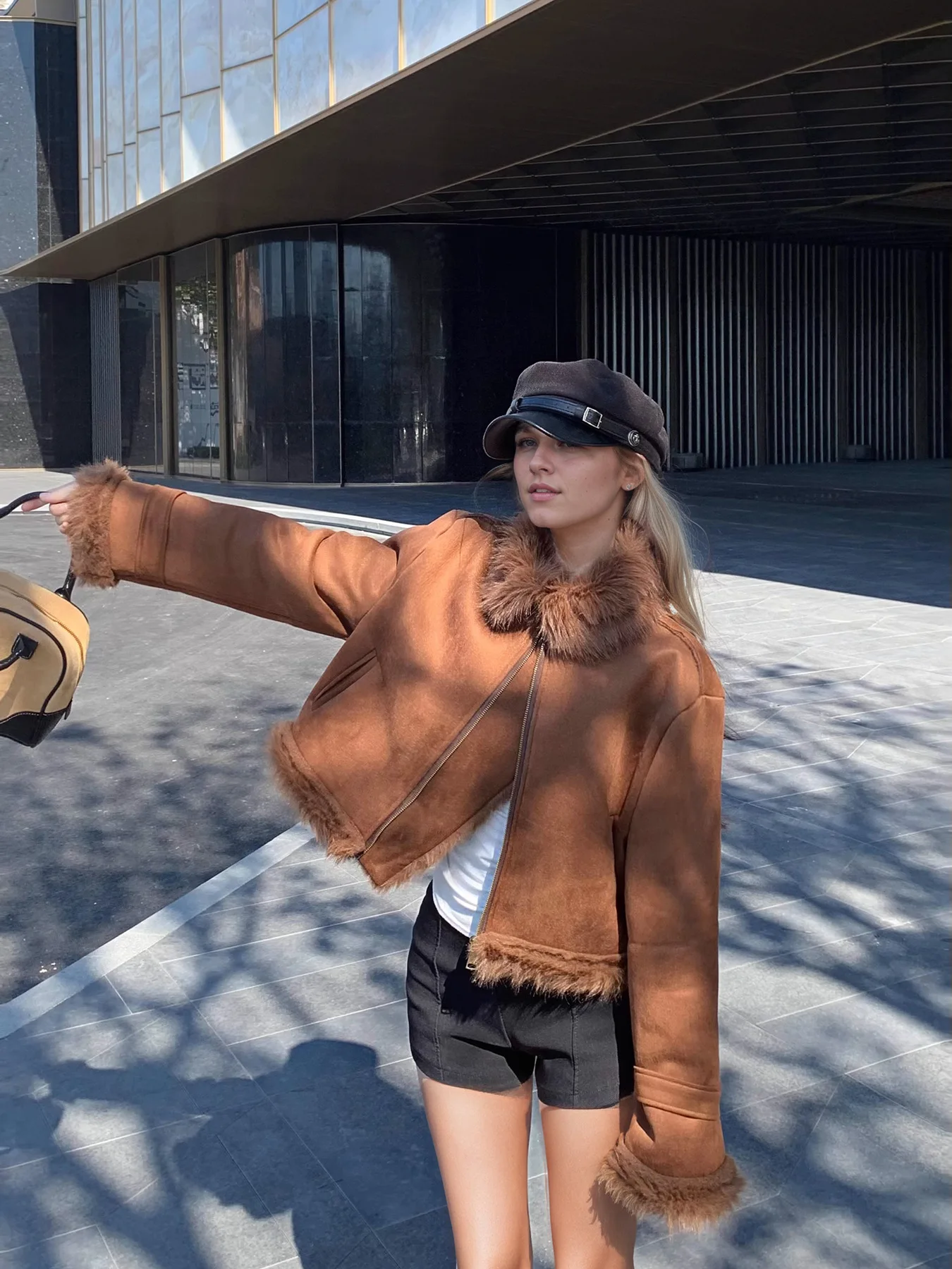 Пальто Kawaii из искусственного меха, женские оверсайз, чистые весенние милые модные легкие стеганые терморазделенные пуговицы, удлиненные универсальные
Пальто Kawaii из искусственного меха, женские оверсайз, чистые весенние милые модные легкие стеганые терморазделенные пуговицы, удлиненные универсальные