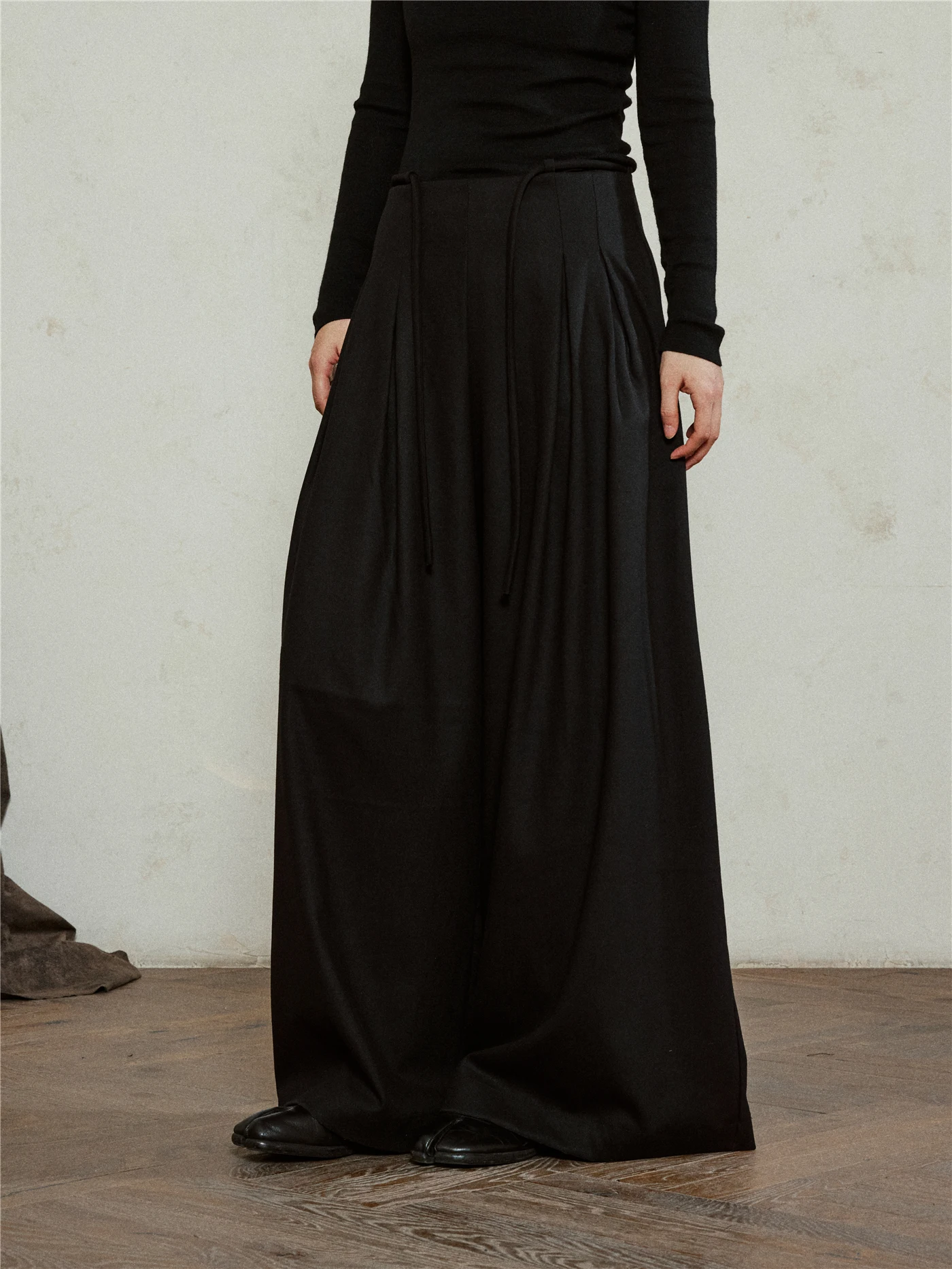 Minimalist Design High Waist Belted Woolen Wide Leg Pants Floor-Length Suit Trousers for Women Autumn Winter Fashion Casual P...
Minimalist Design High Waist Belted Woolen Wide Leg Pants Floor-Length Suit Trousers for Women Autumn Winter Fashion Casual P...